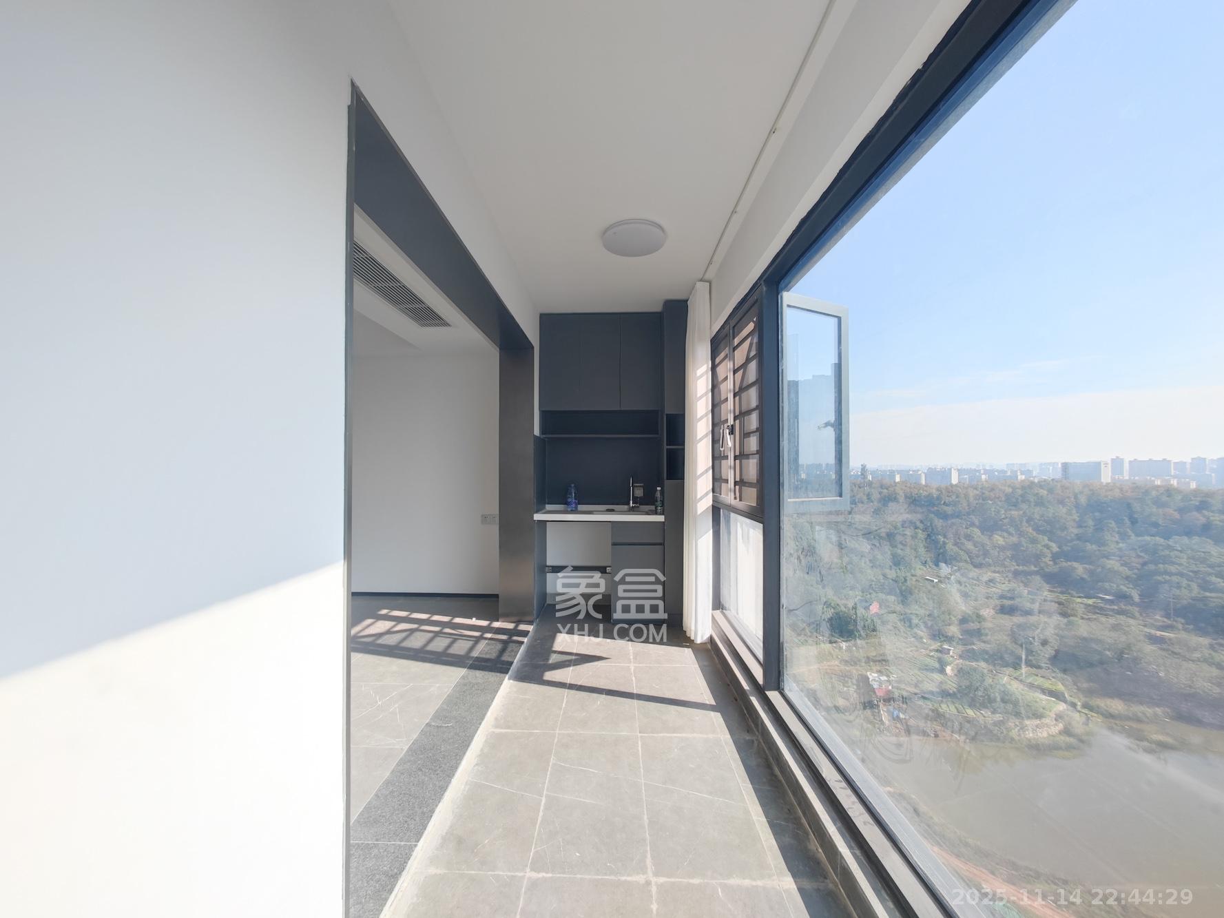 中海星樾府  3室2厅2卫    162.0万阳台