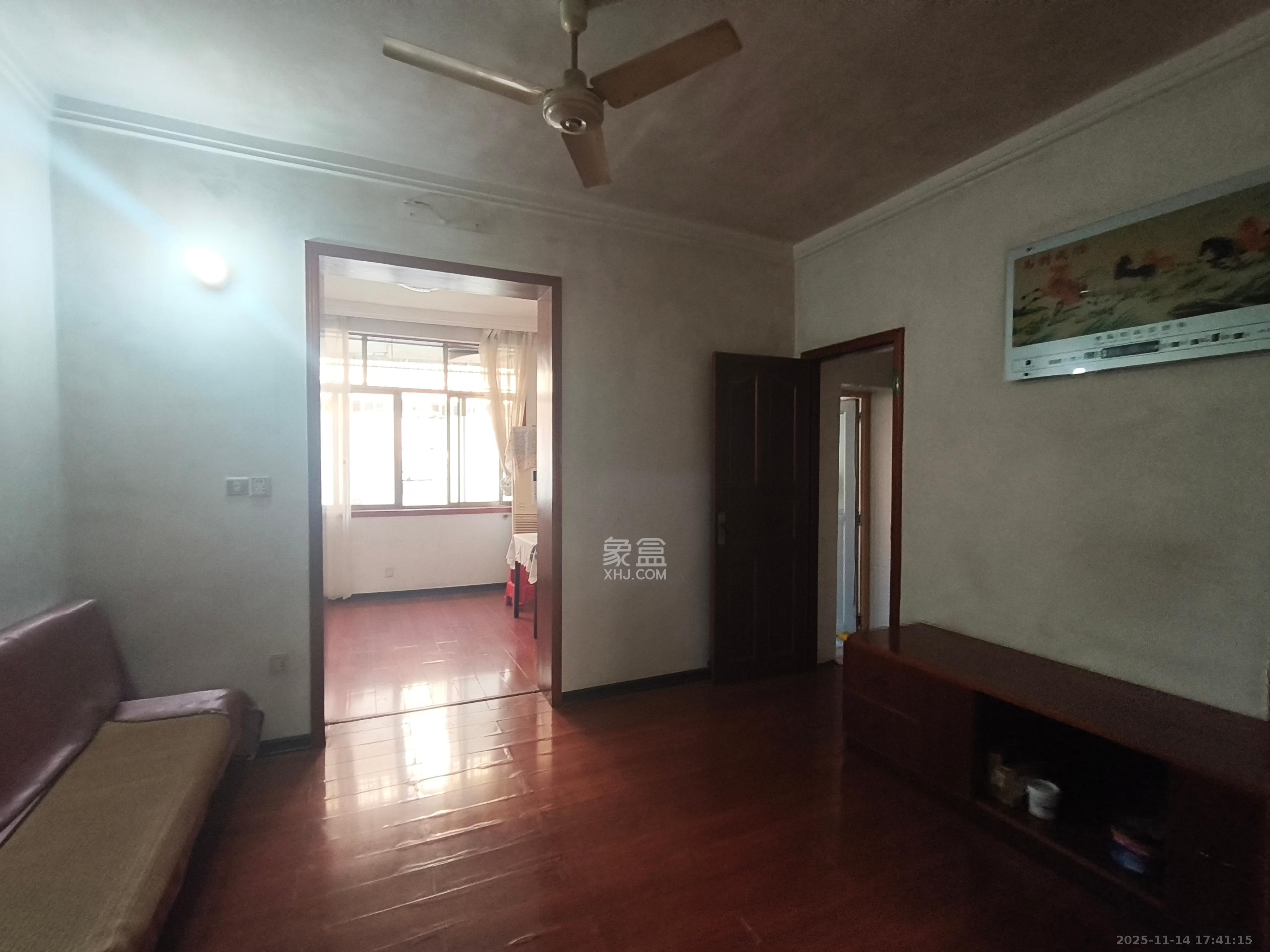 湘仪家园  4室2厅2卫    1900.0元/月