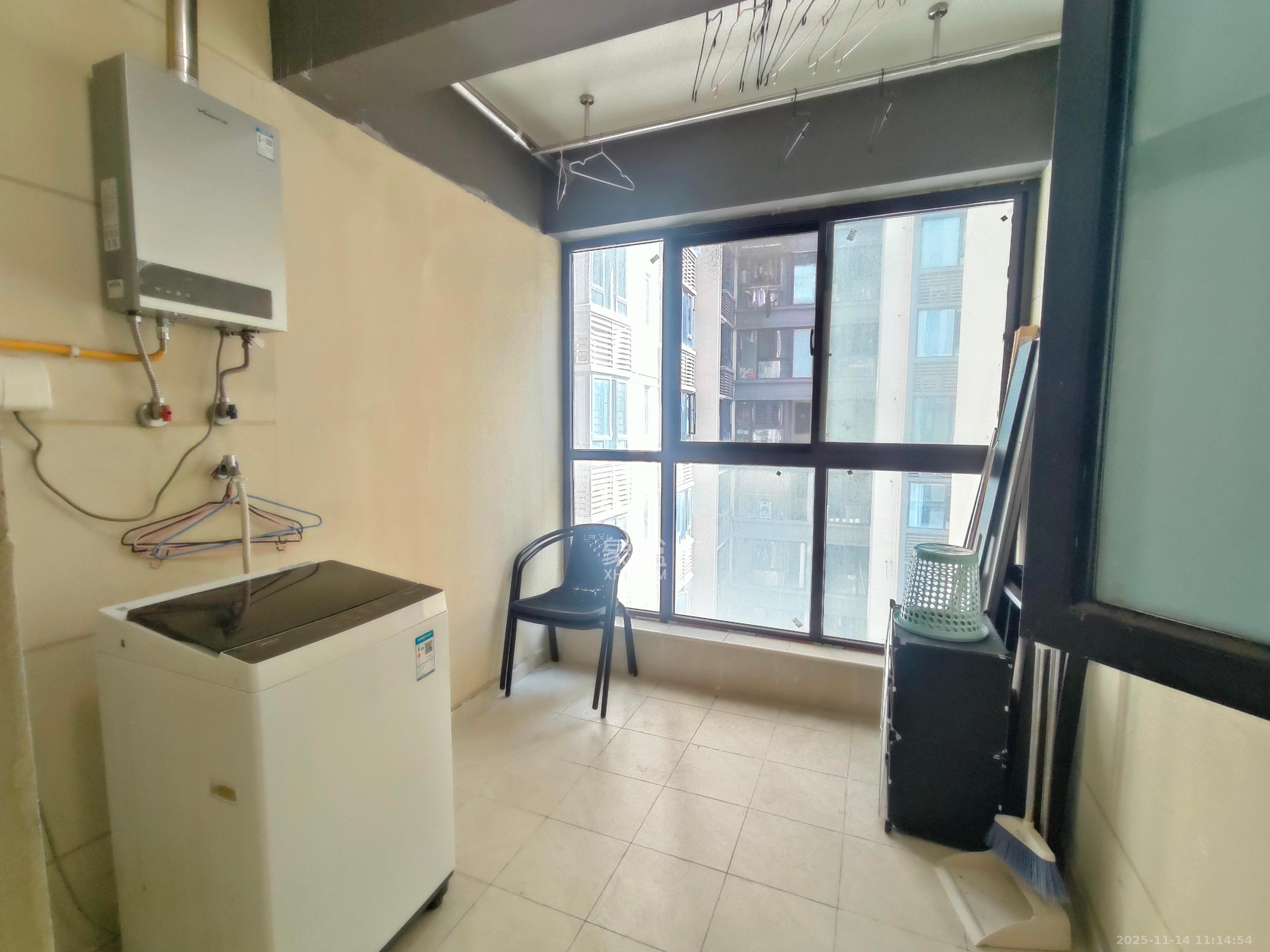 万润滨江天著  3室2厅1卫    2400.0元/月室内图