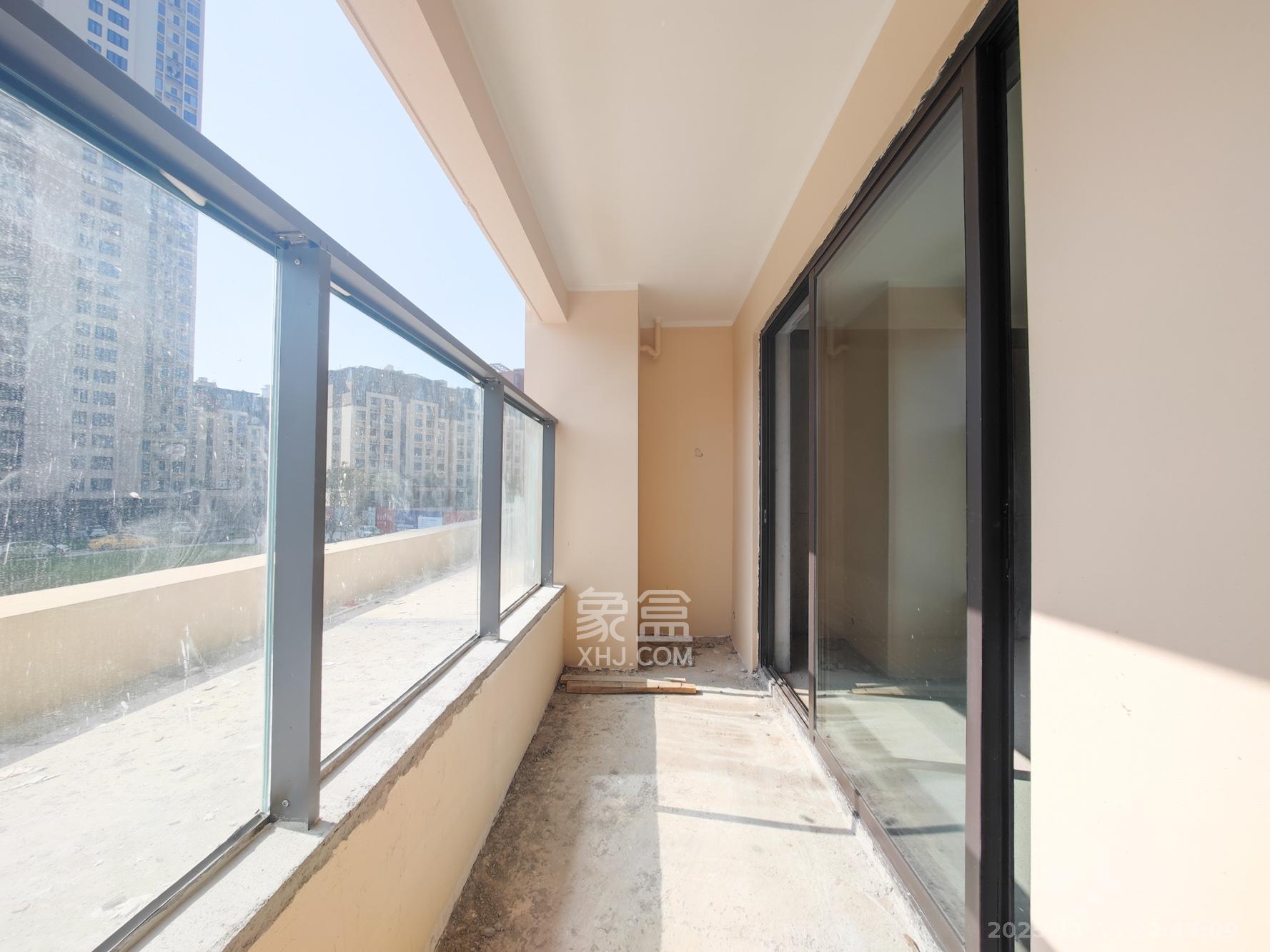 远洋红星天铂一期  1室0厅0卫    100.0万阳台