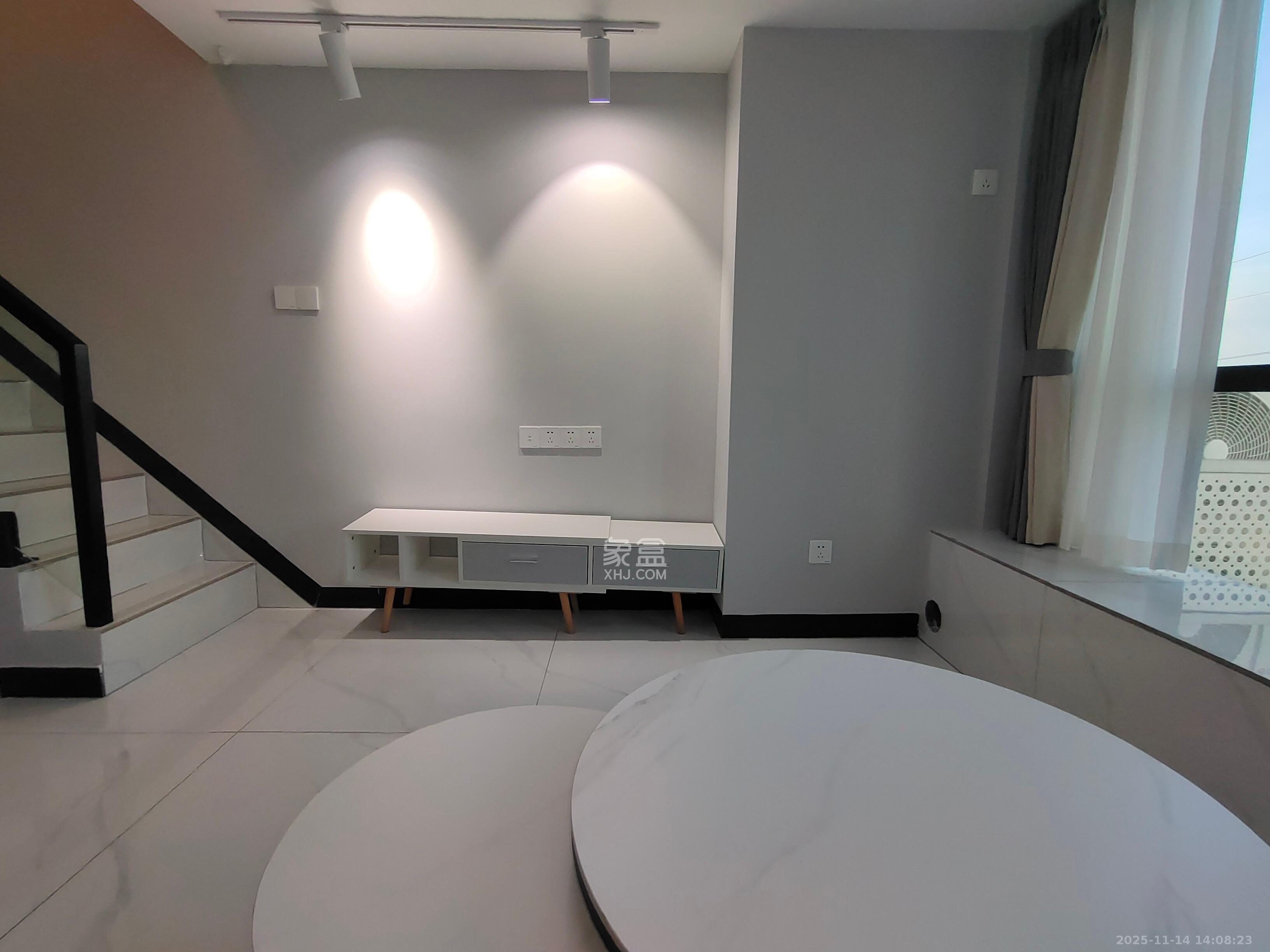 长房时代小镇  2室1厅1卫    2000.0元/月室内图