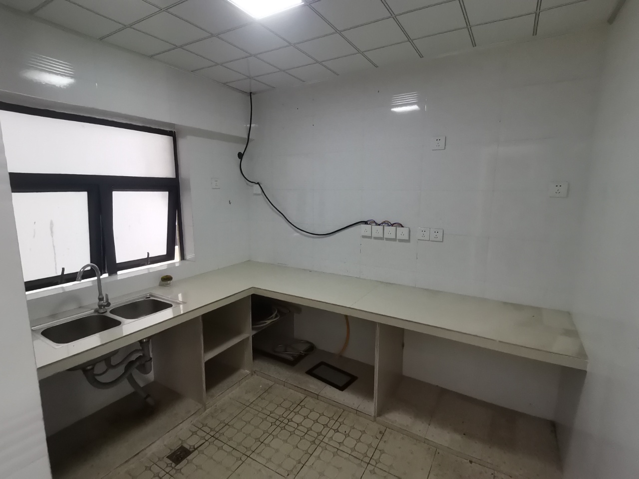 名门广场北区(二期) 3室2厅2卫 3800.0元/月 名门广场北区(二期) 3室2厅2卫 3800.0元/月室内图