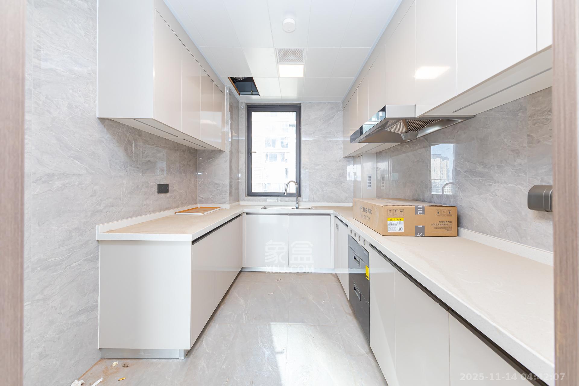 时代建发和著  4室2厅1卫    330.0万厨房