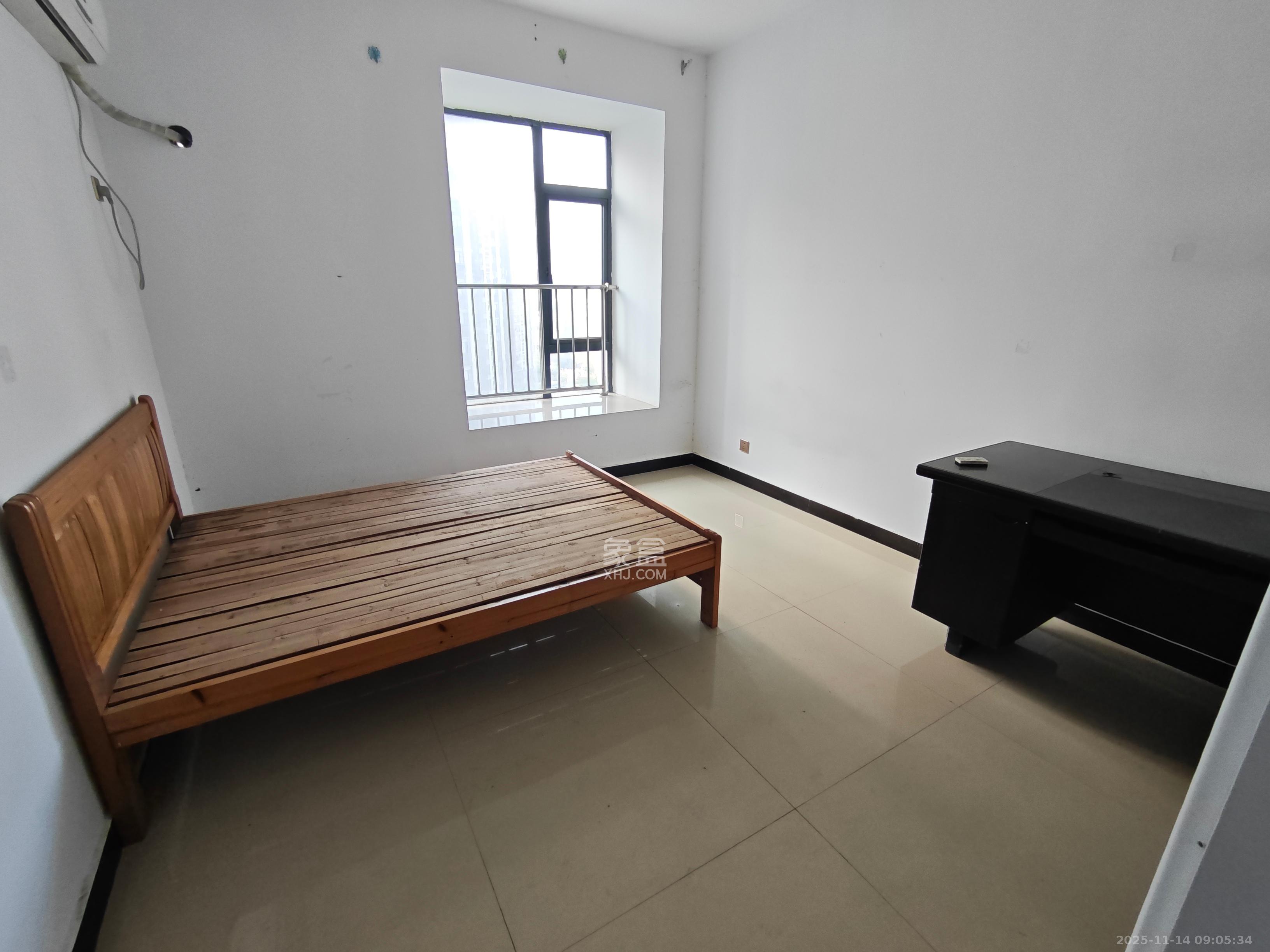 枫华府第  3室2厅2卫    1800.0元/月室内图