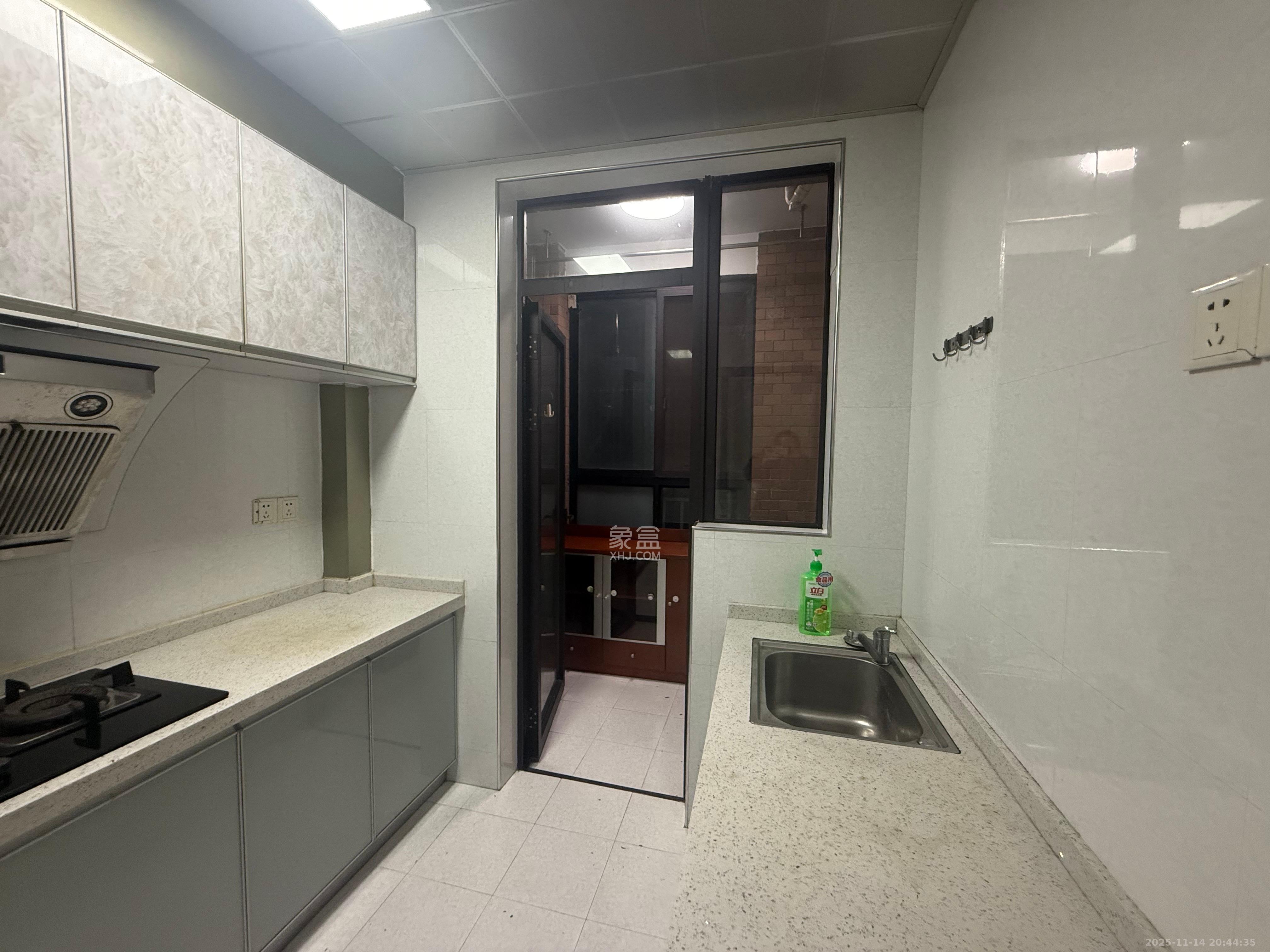 华润凤凰城一期  3室2厅2卫    2000.0元/月室内图