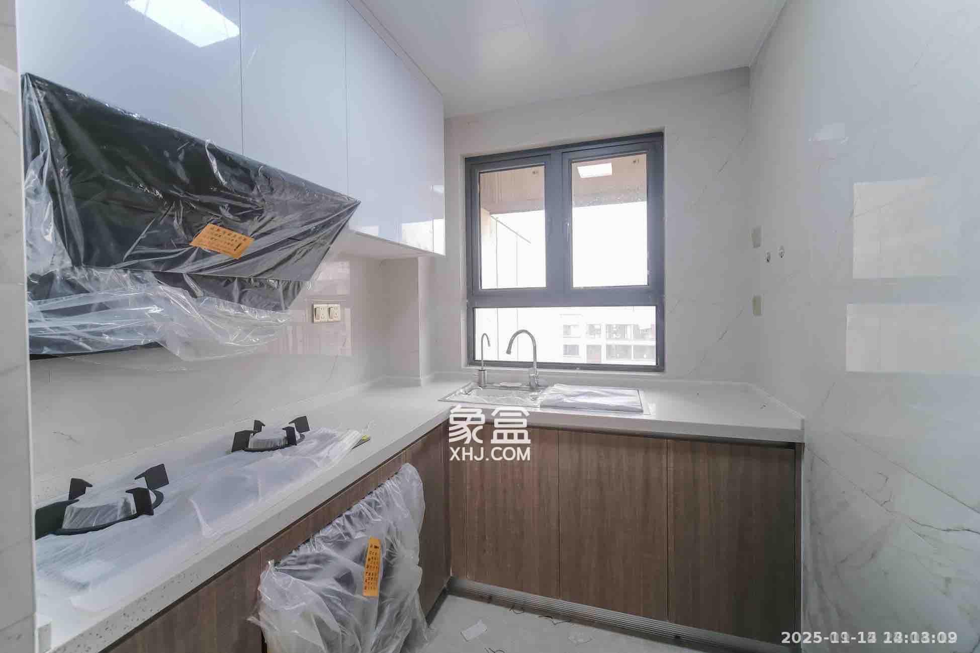 荣盛城  3室2厅2卫    1800.0元/月室内图