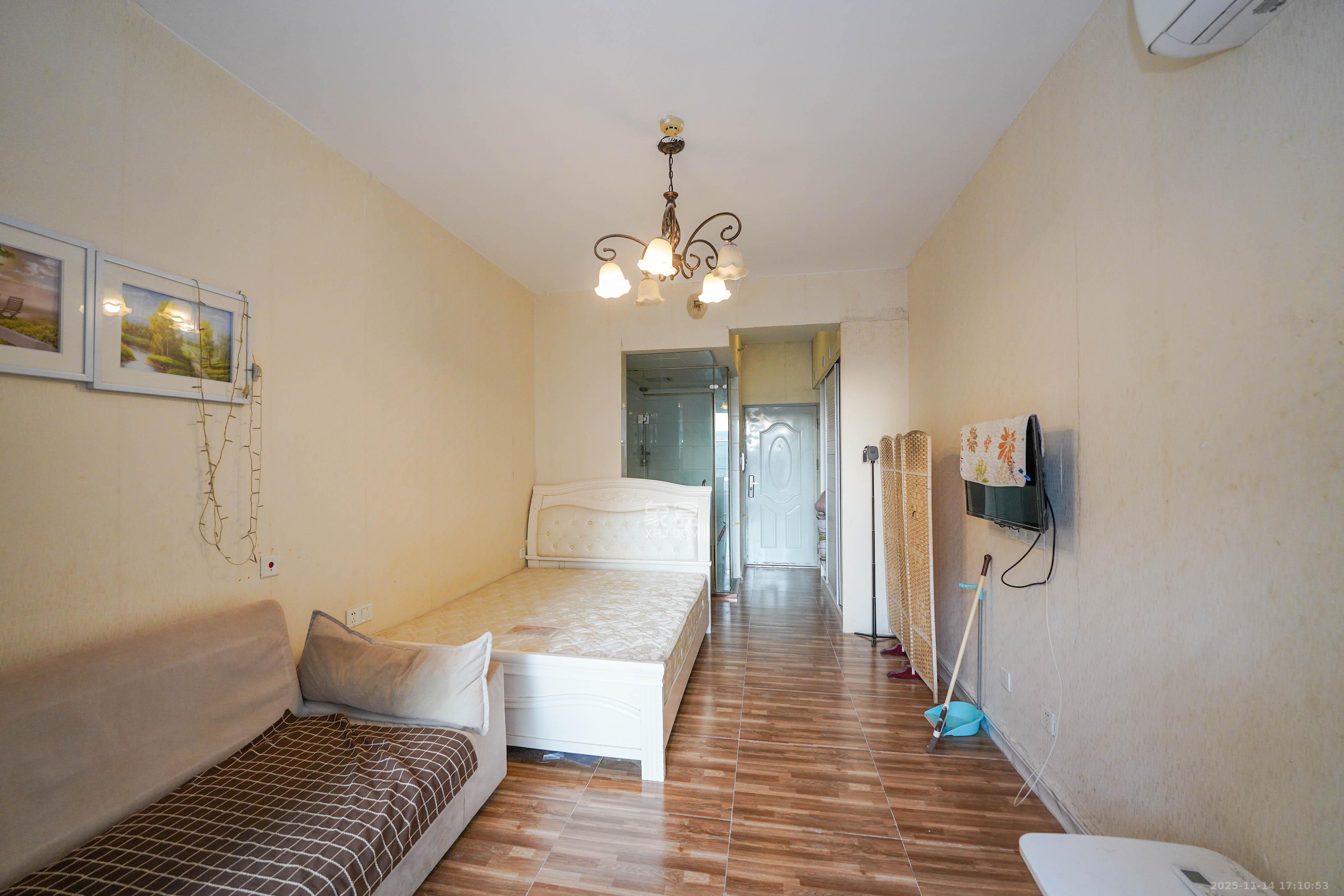 怡海星城  1室1厅1卫    12.5万客厅