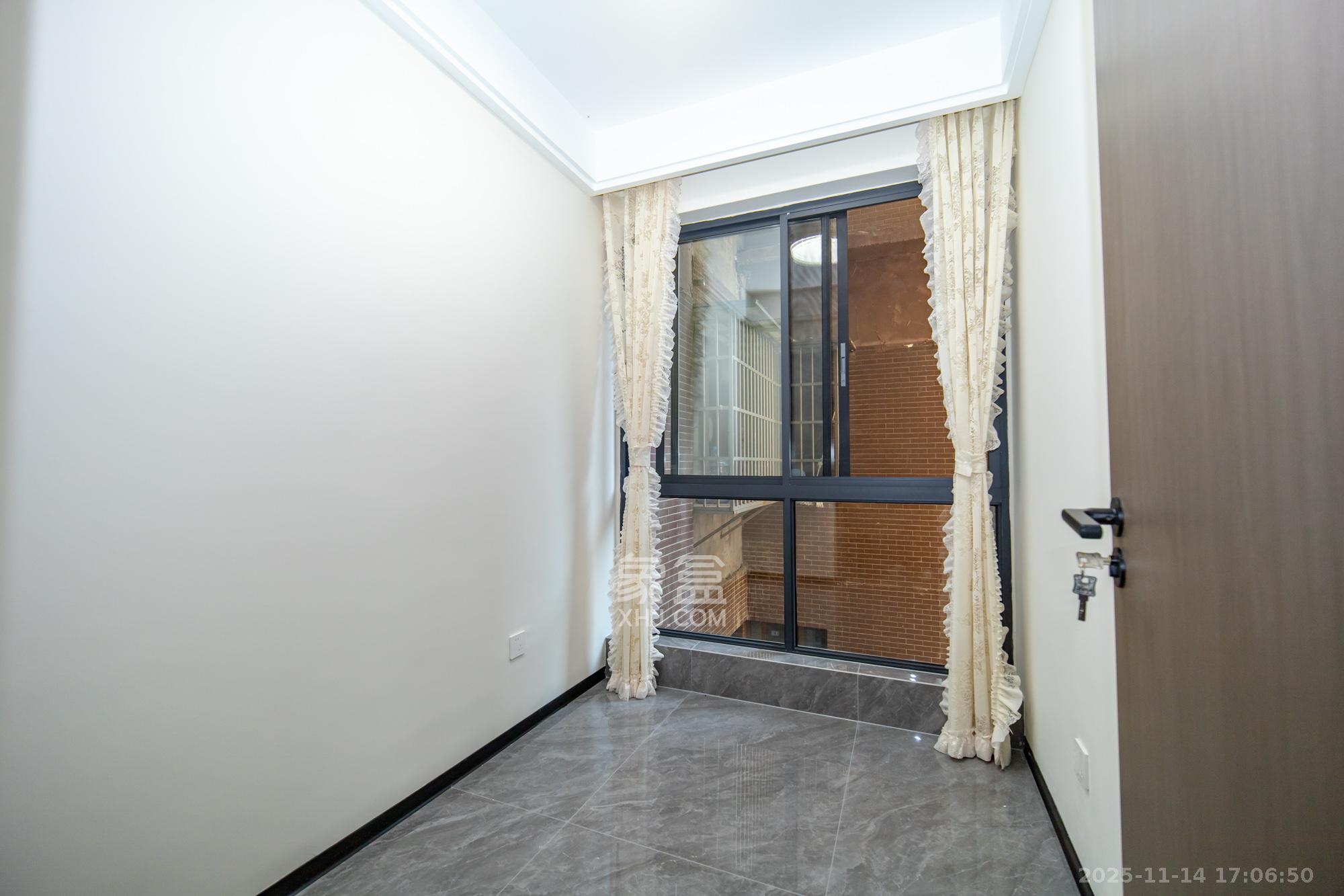 湖湾世景 5室2厅2卫 96.8万 湖湾世景 5室2厅2卫 96.8万卧室