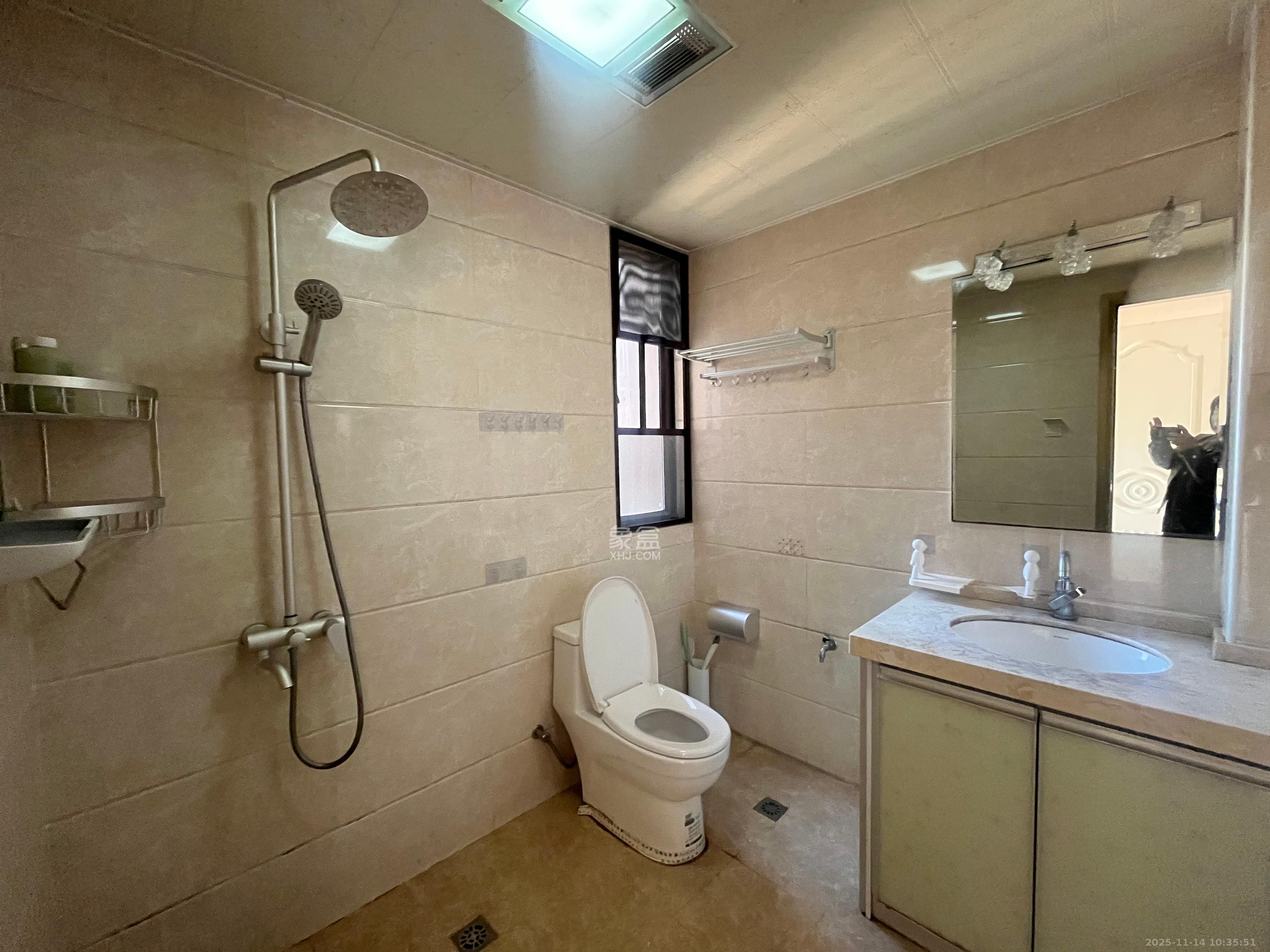 旭辉华庭 3室2厅2卫 2800.0元/月 旭辉华庭 3室2厅2卫 2800.0元/月室内图