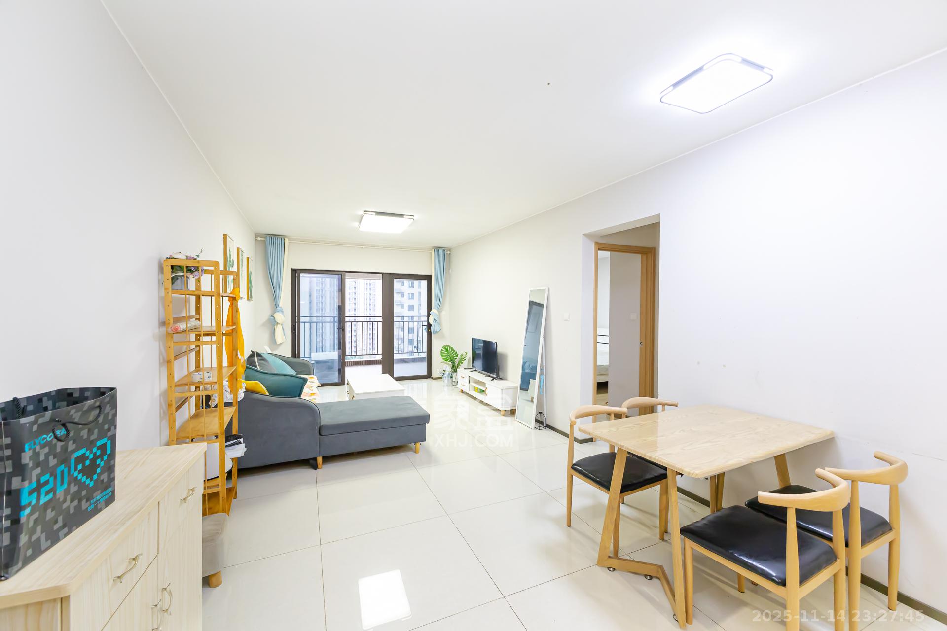 时代倾城二期 2室2厅1卫 58.0万 时代倾城二期 2室2厅1卫 58.0万客厅