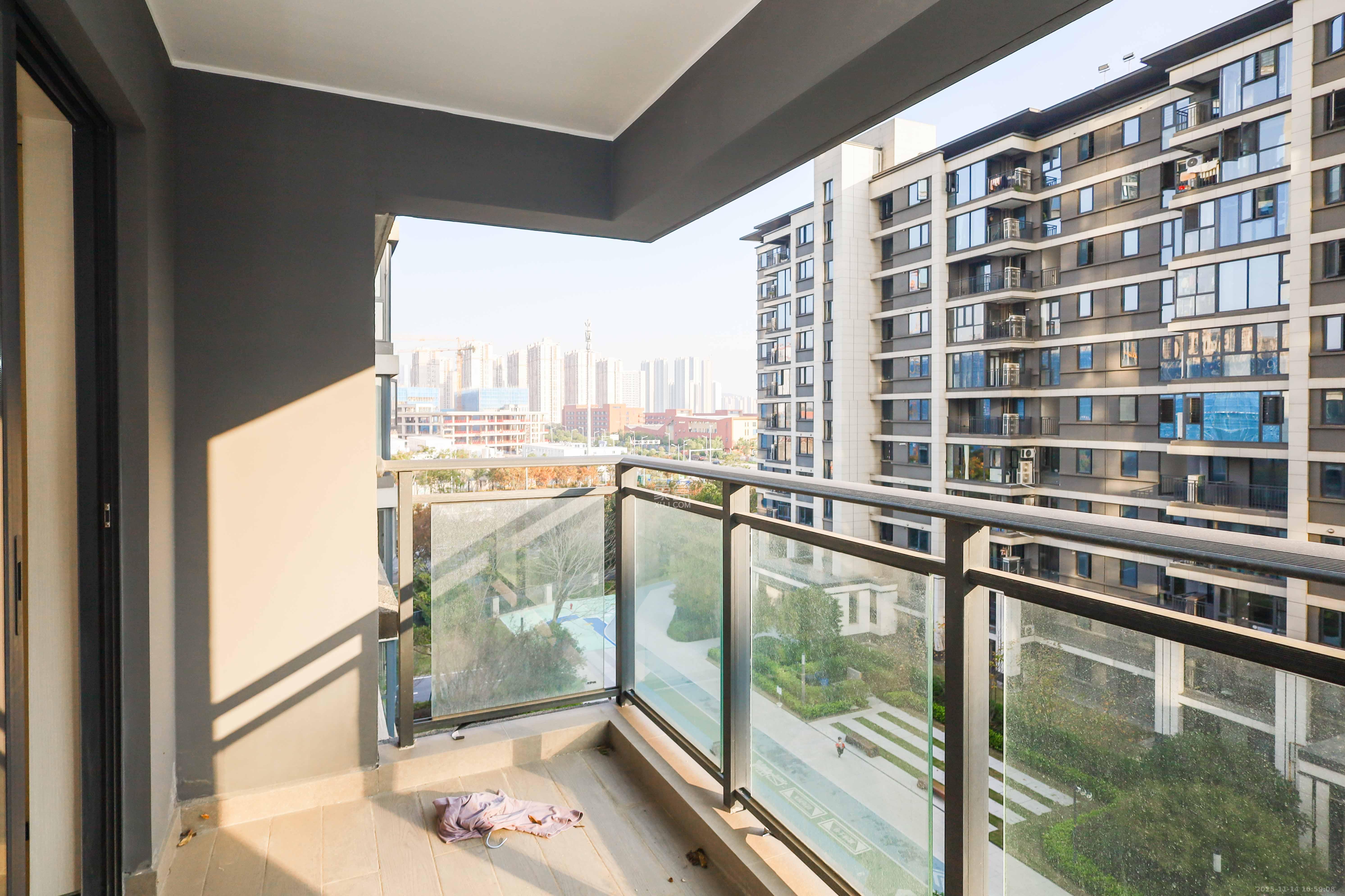 中海麓山境北区 3室2厅2卫 120.0万 中海麓山境北区 3室2厅2卫 120.0万阳台