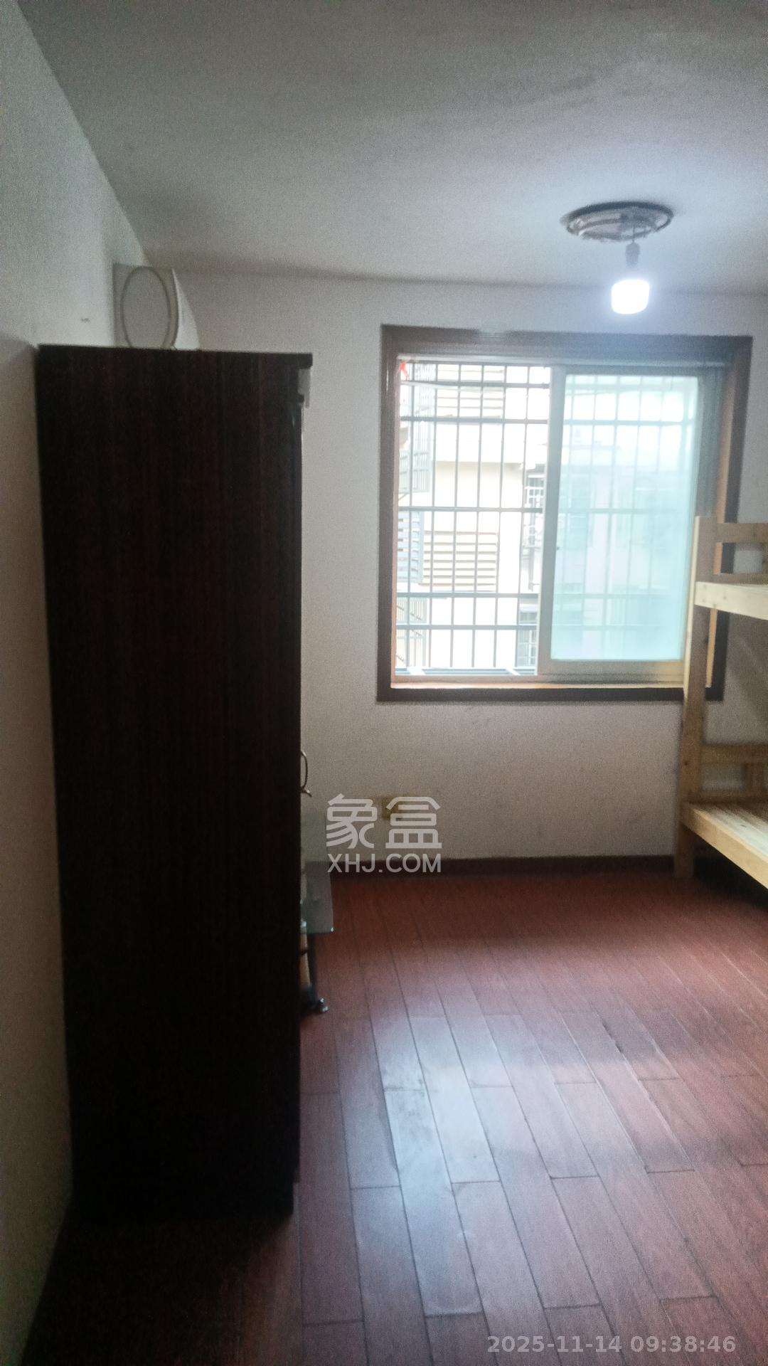 坡子街综合楼 2室2厅1卫 2000.0元/月 坡子街综合楼 2室2厅1卫 2000.0元/月室内图