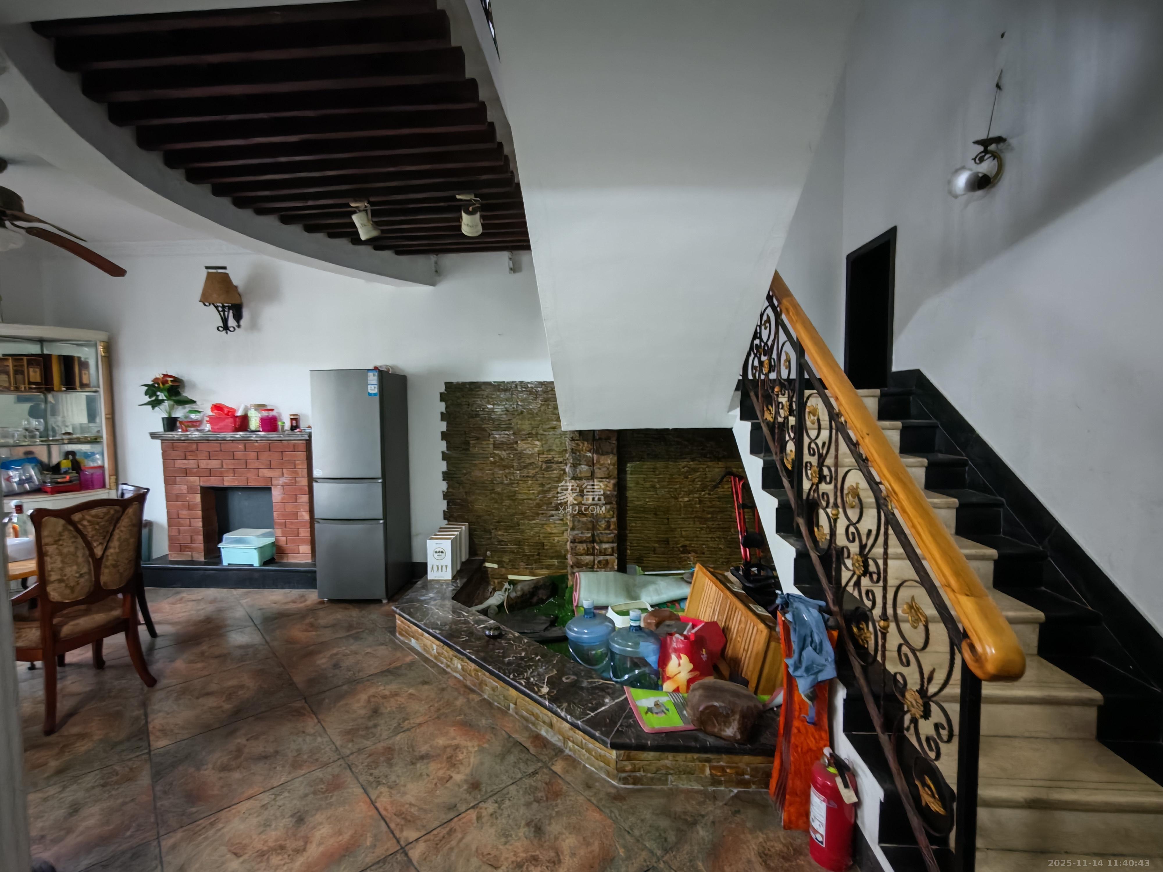 洞井商贸城 5室3厅2卫 2800.0元/月 洞井商贸城 5室3厅2卫 2800.0元/月室内图