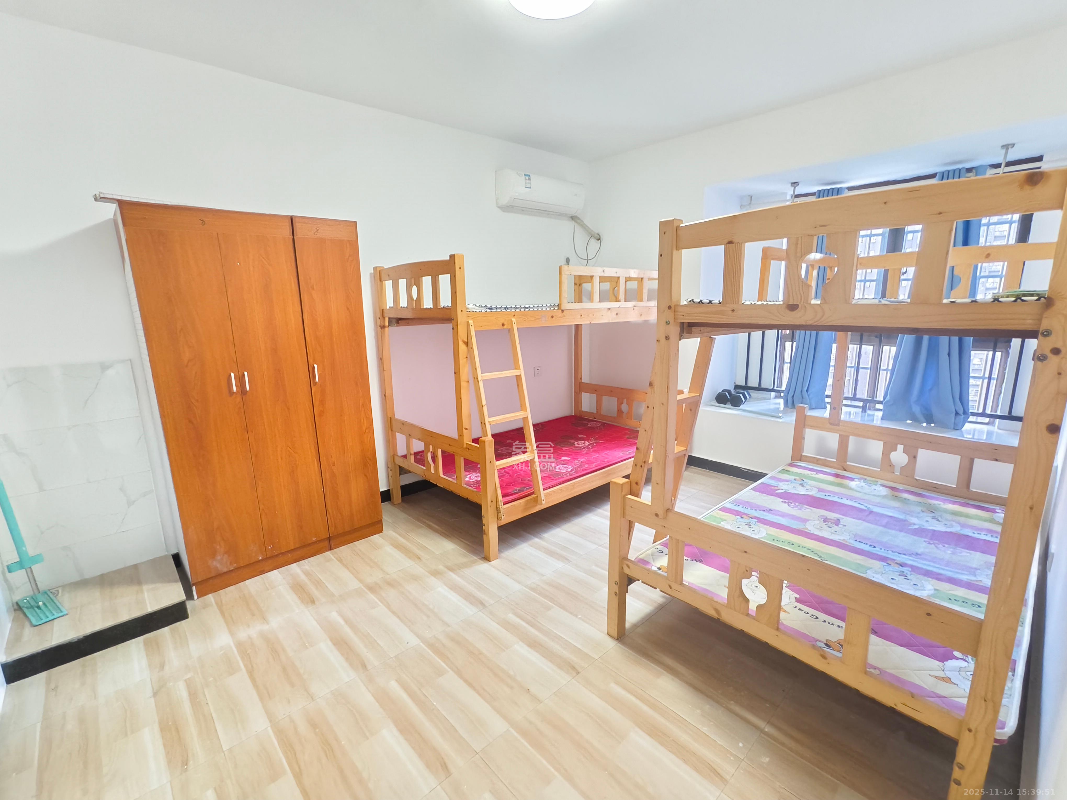 湖湾世景  4室2厅1卫    2800.0元/月