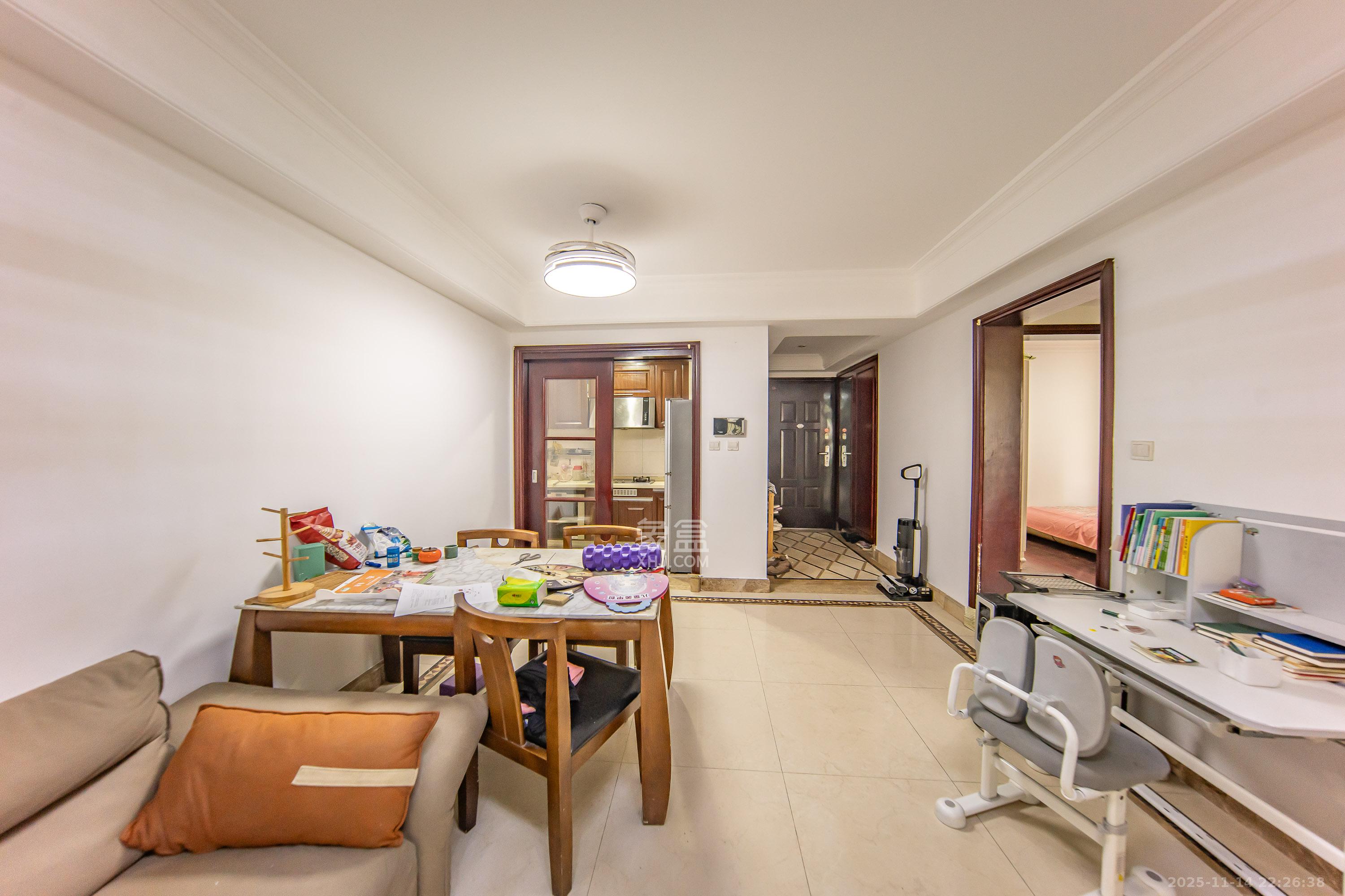 中海国际一期 2室2厅1卫 55.0万 中海国际一期 2室2厅1卫 55.0万客厅