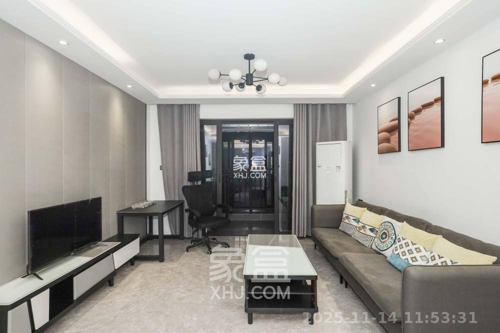 招商华发依云曦城  4室2厅2卫    2600.0元/月