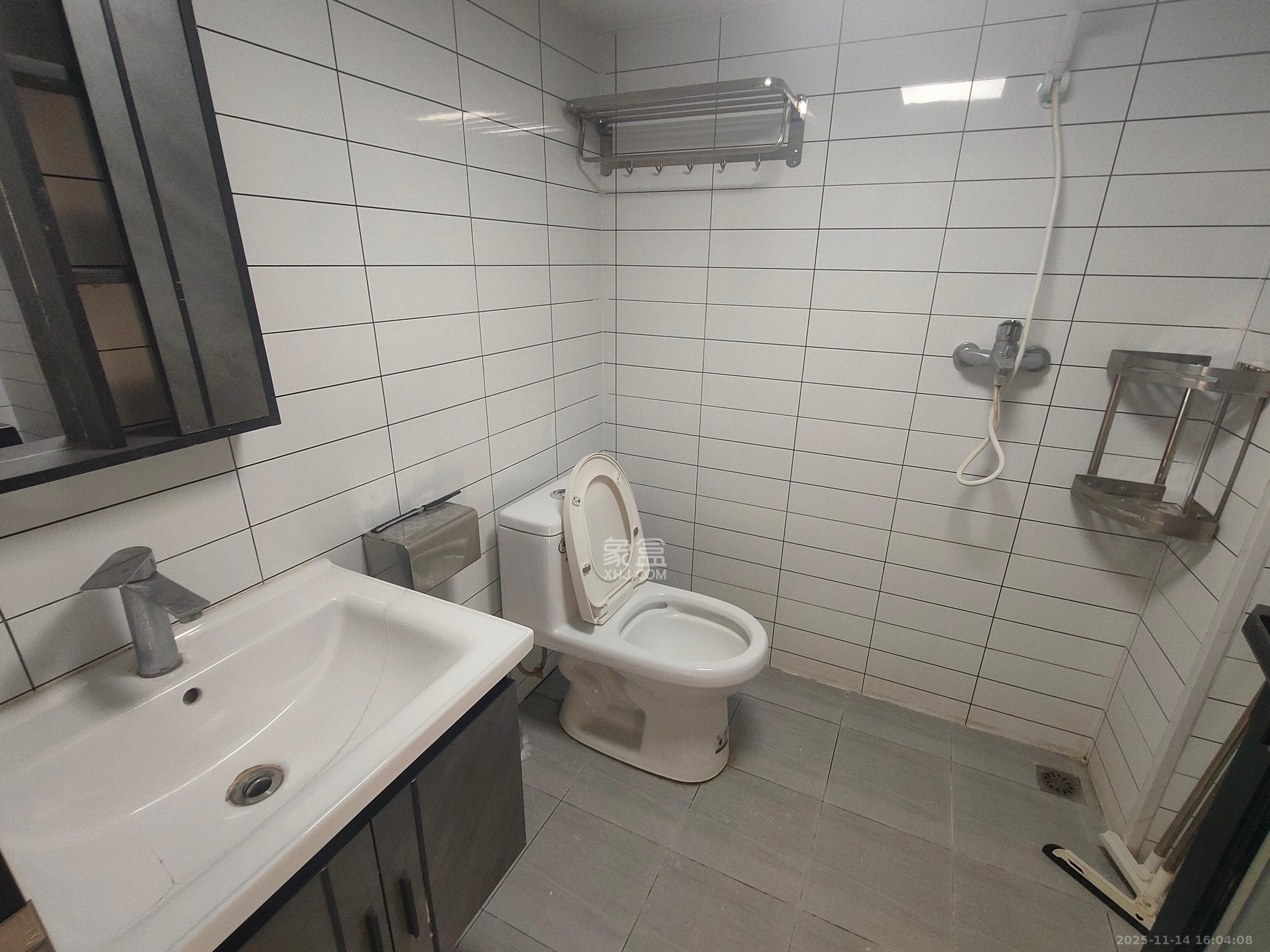 天麓轻奢国际  1室1厅1卫    1600.0元/月室内图