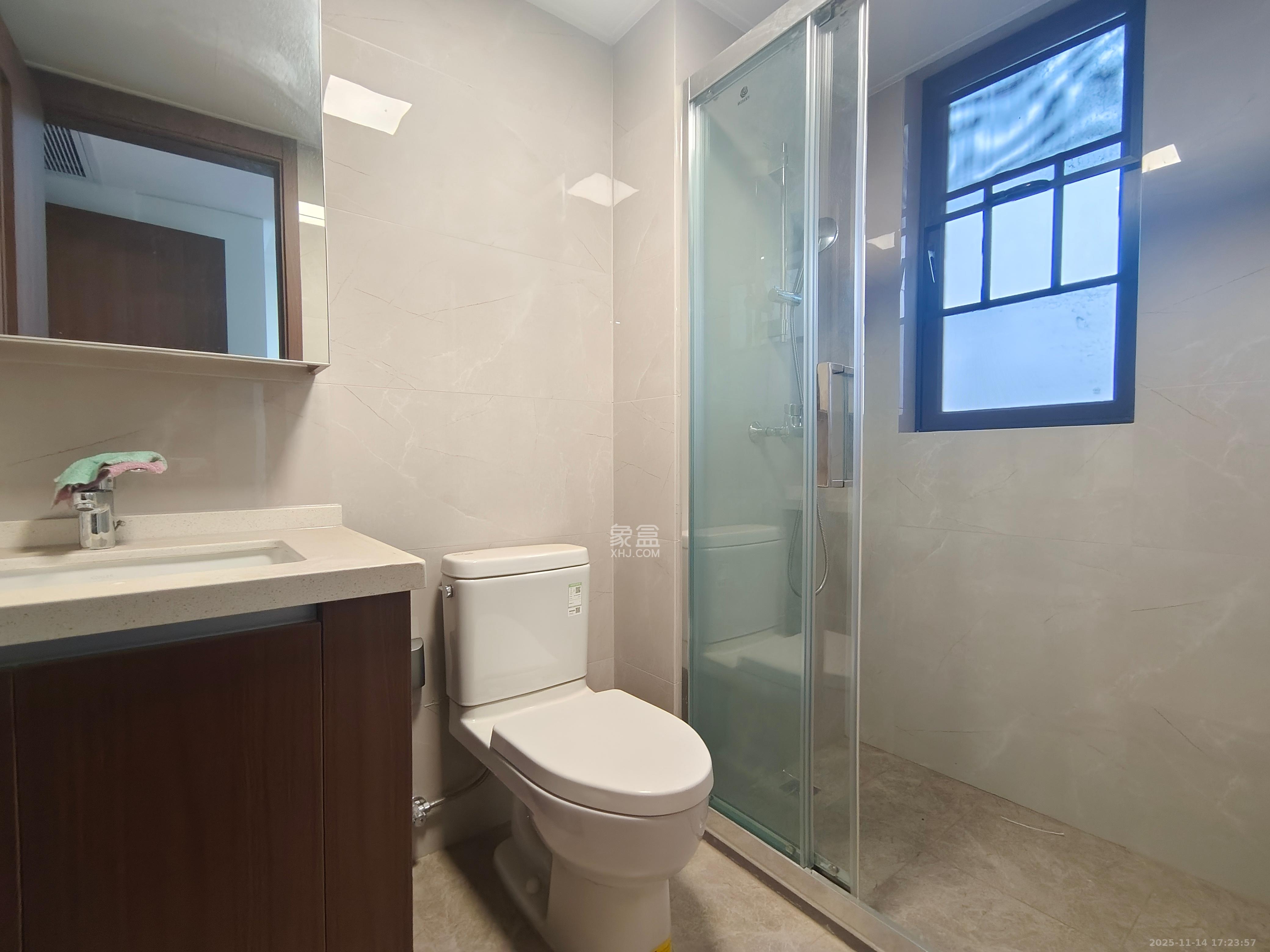 招商雍山湖  4室2厅3卫    4500.0元/月室内图