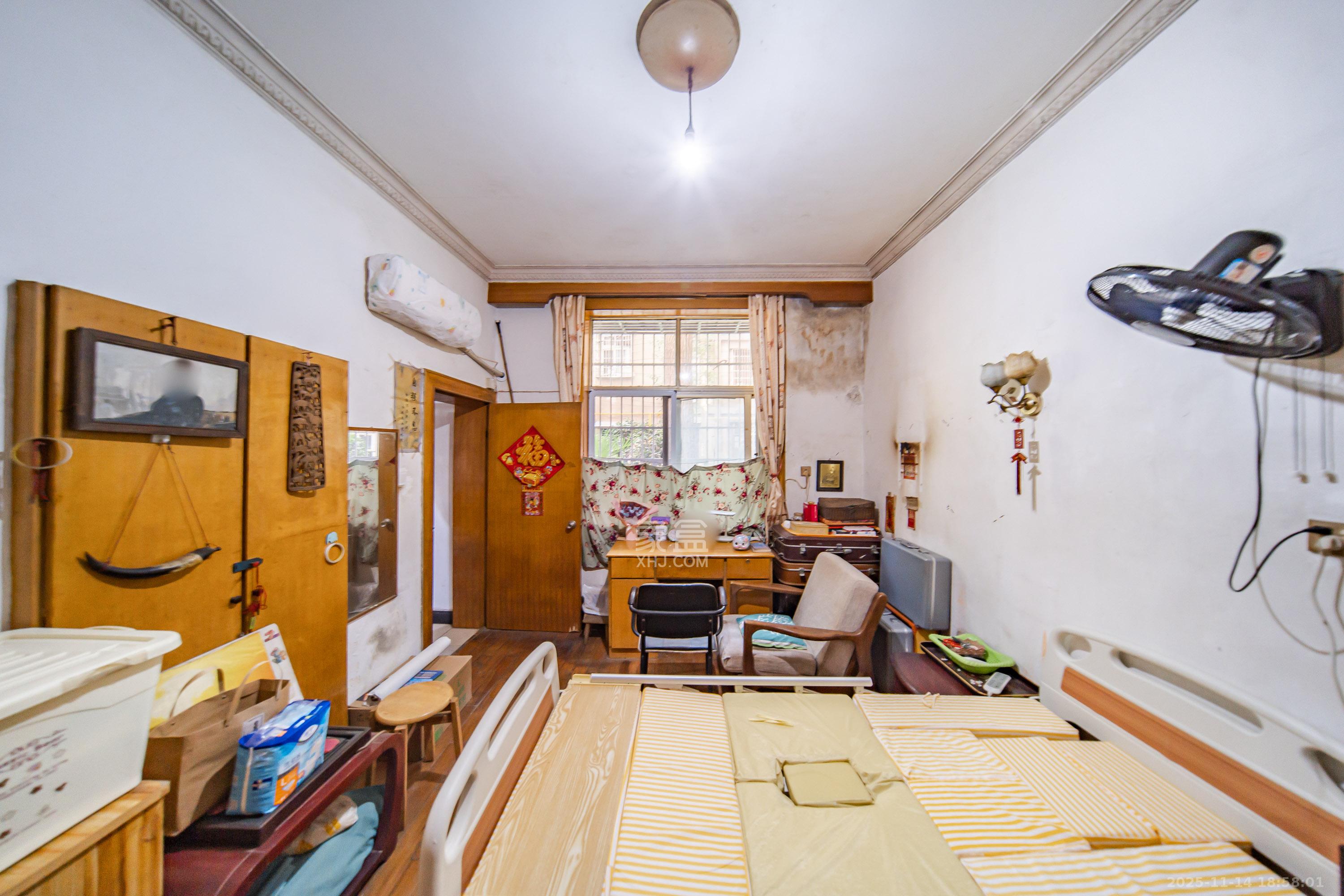 湘雅医院职工宿舍南院 3室1厅1卫 72.0万 湘雅医院职工宿舍南院 3室1厅1卫 72.0万卧室