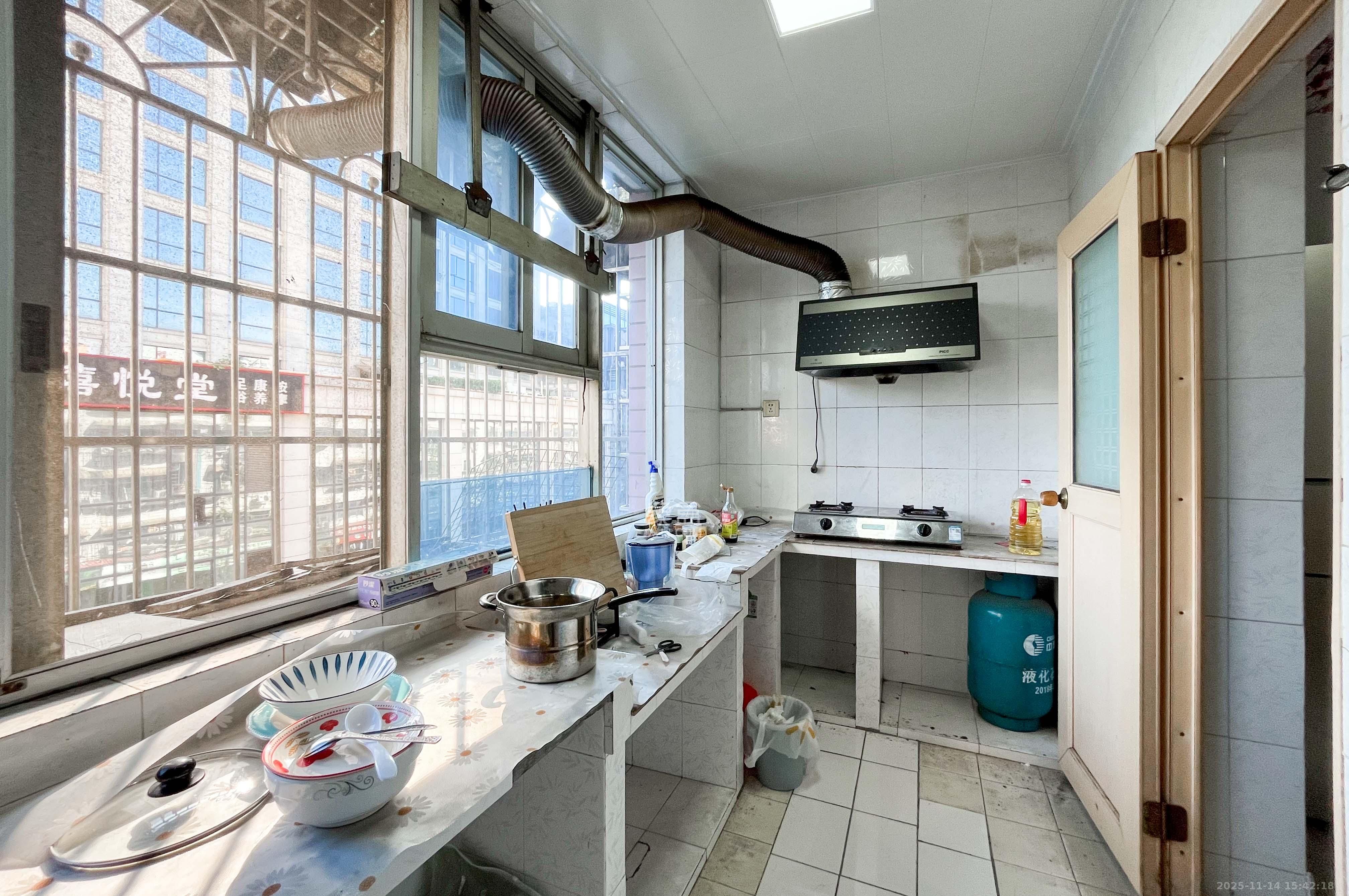 欣欣新村 2室2厅1卫 48.8万 欣欣新村 2室2厅1卫 48.8万厨房