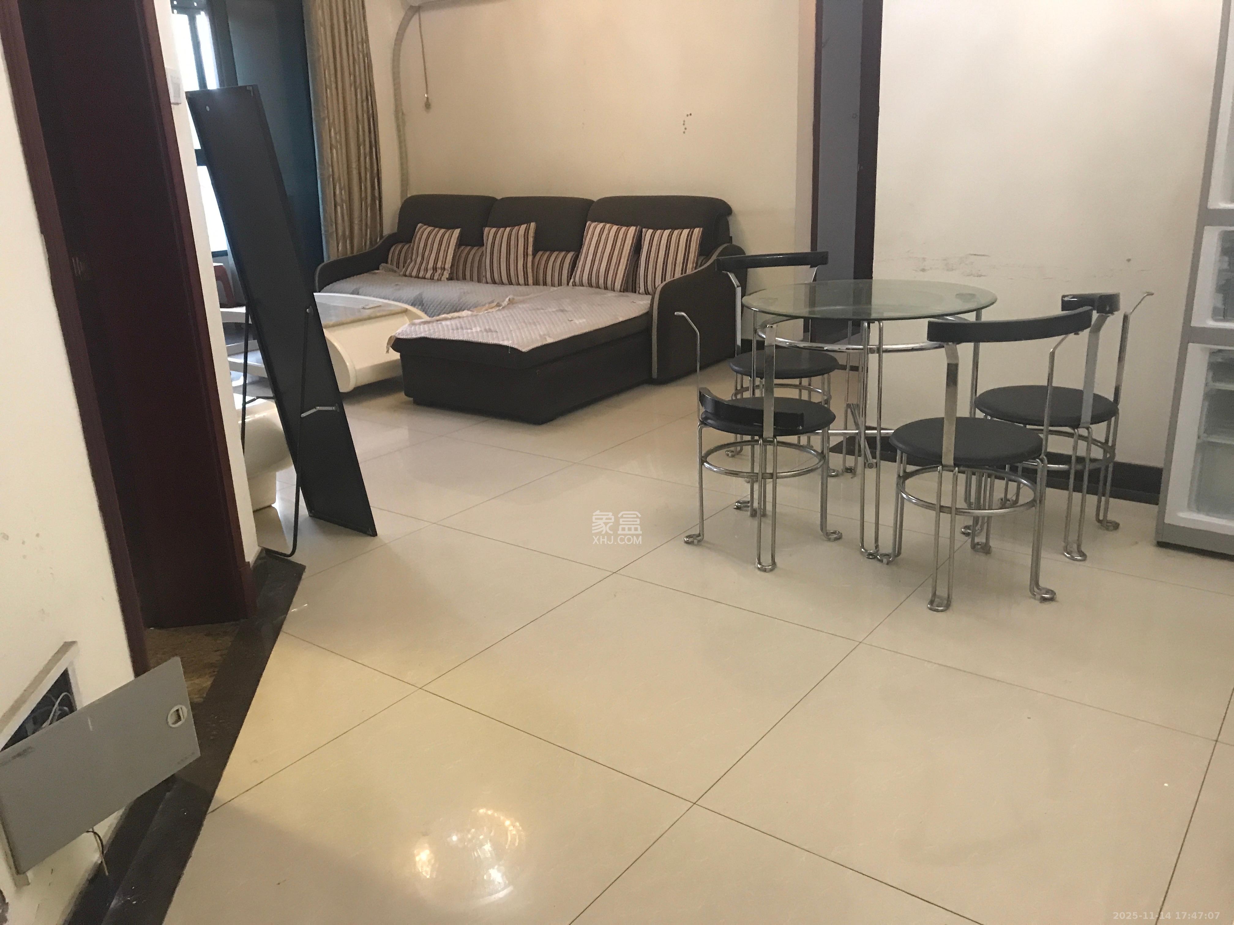 恒大雅苑  1室2厅1卫    2000.0元/月