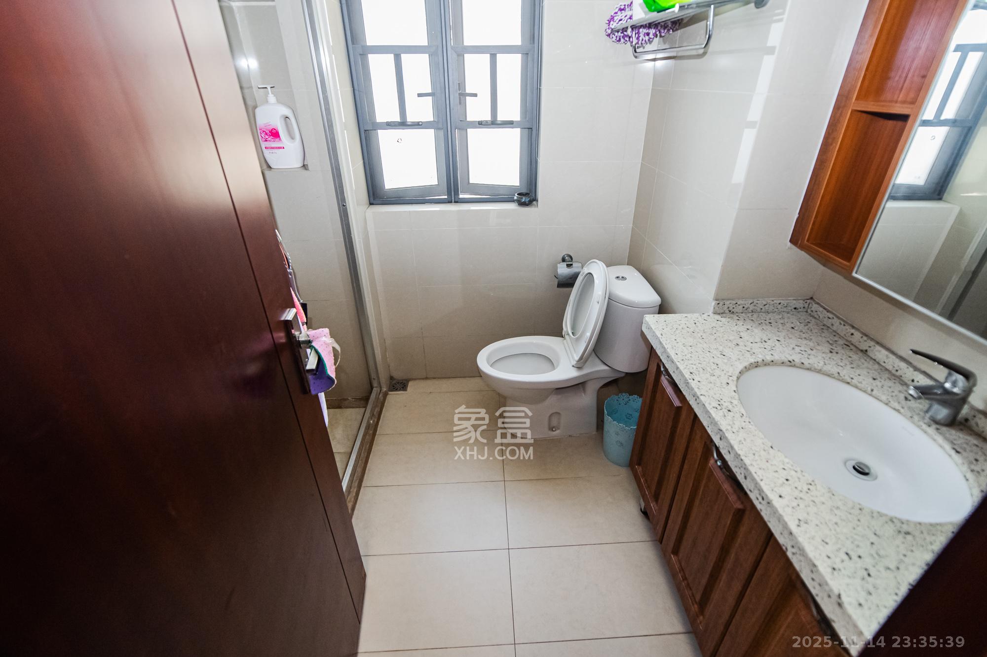 珠江郦城公园1号  3室2厅2卫    180.0万卫生间