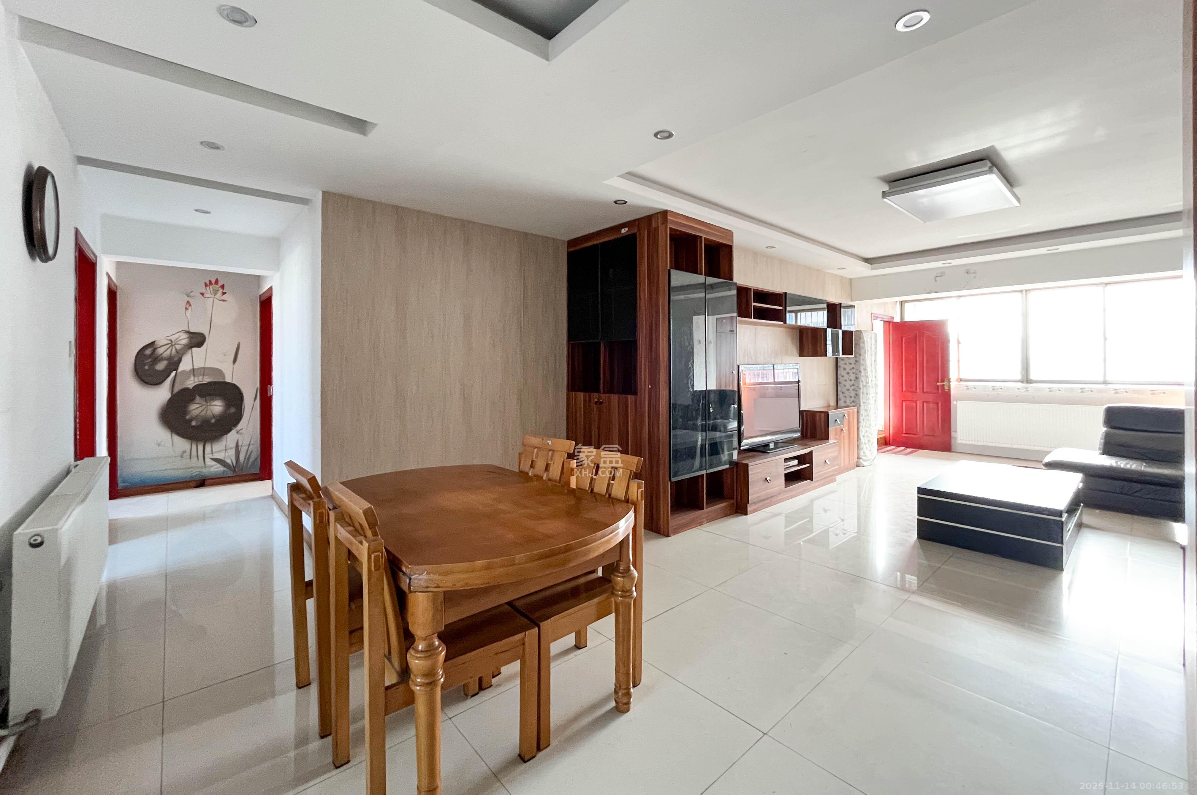 麓谷雅园  4室2厅2卫    90.0万客厅