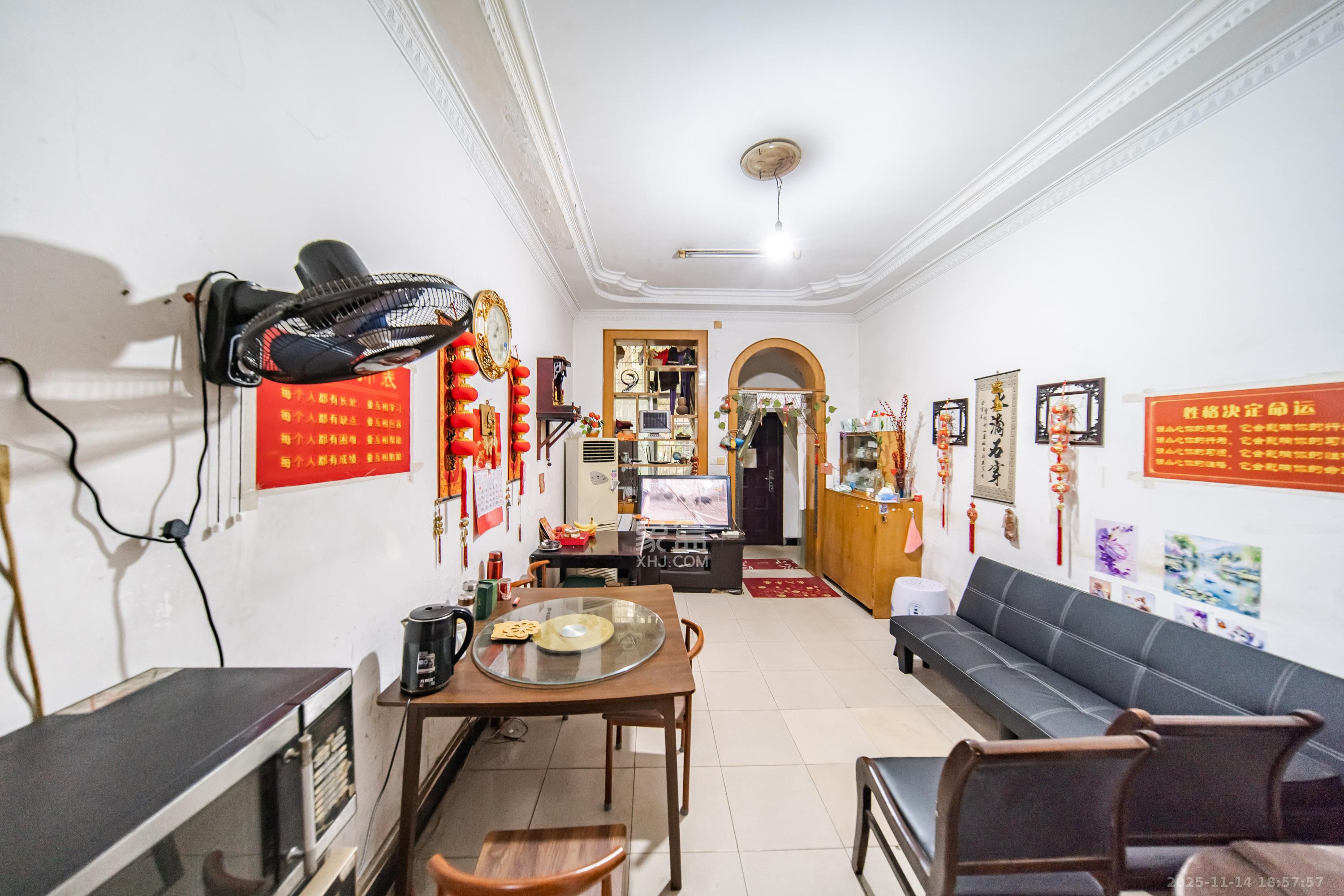 湘雅医院职工宿舍南院 3室1厅1卫 72.0万 湘雅医院职工宿舍南院 3室1厅1卫 72.0万客厅