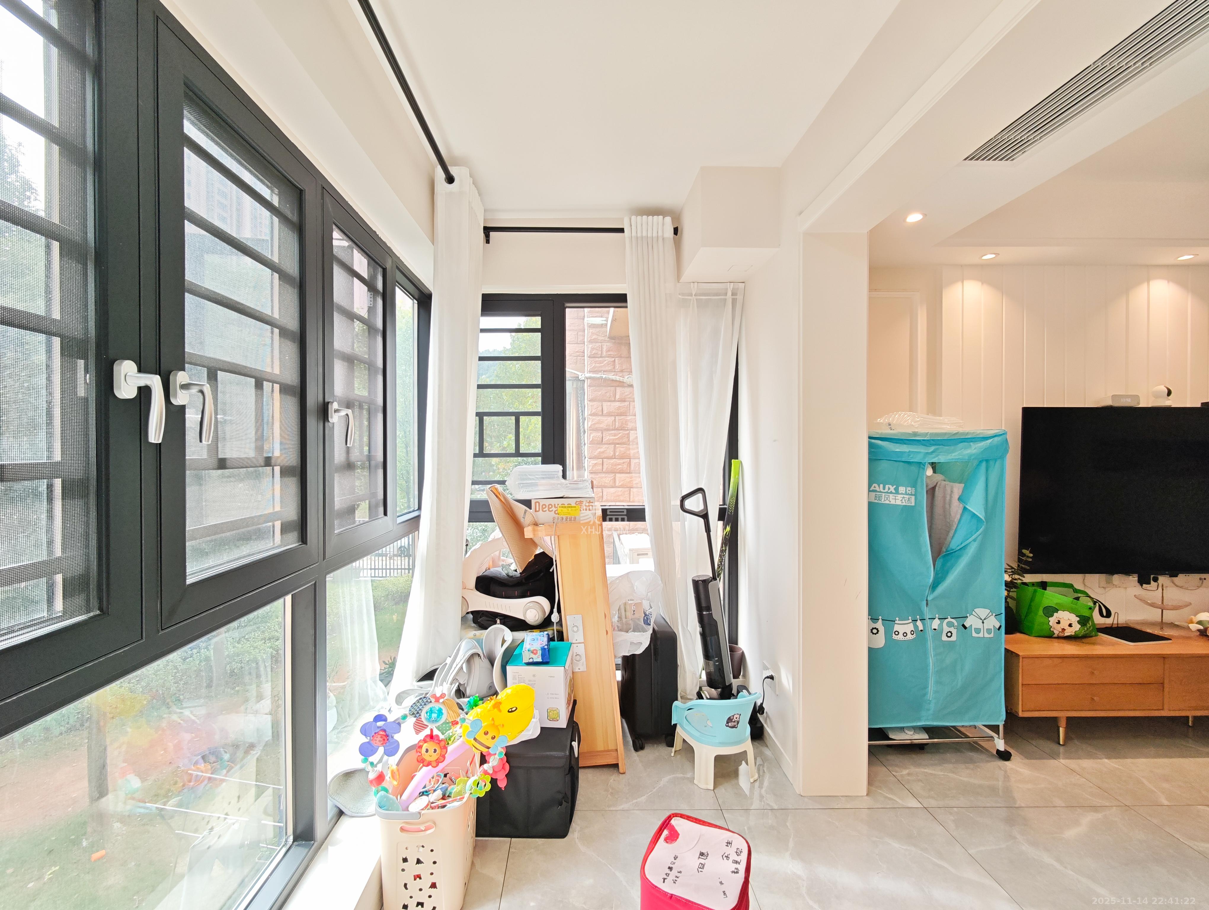 中建嘉和城  3室2厅2卫    98.0万阳台