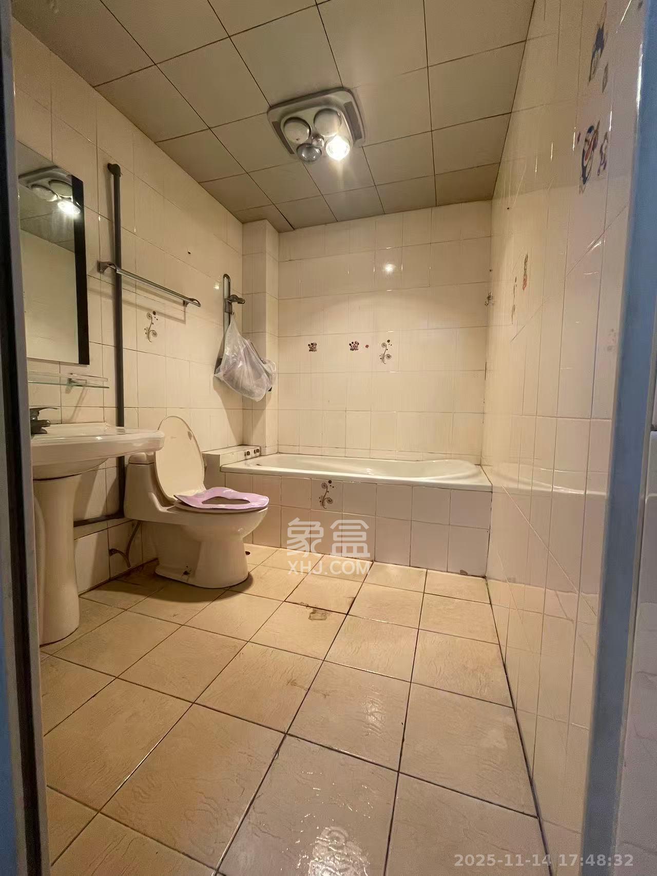 长征花园 3室2厅2卫 2100.0元/月 长征花园 3室2厅2卫 2100.0元/月室内图