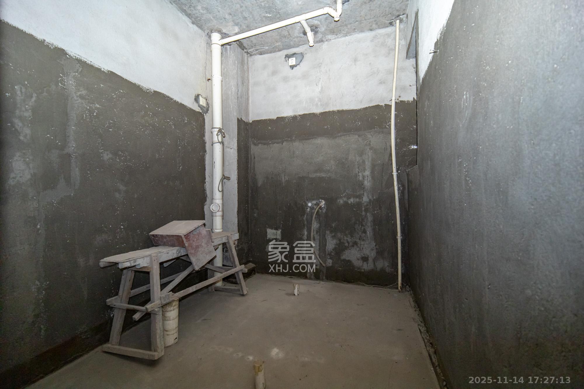 幸福里(幸福里一期) 6室2厅4卫 176.0万 幸福里(幸福里一期) 6室2厅4卫 176.0万卫生间