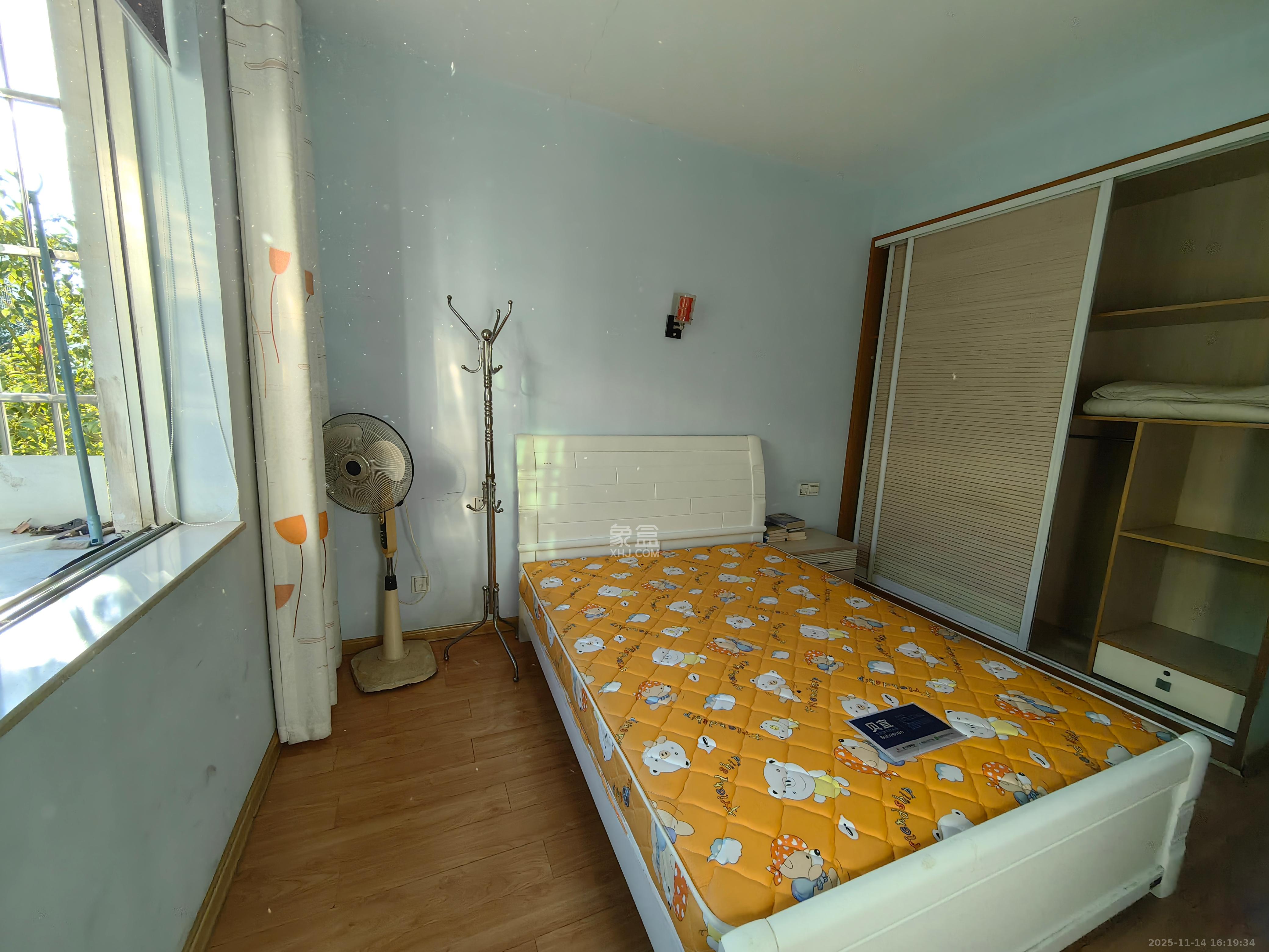 中南汽车世界  3室2厅1卫    1300.0元/月室内图