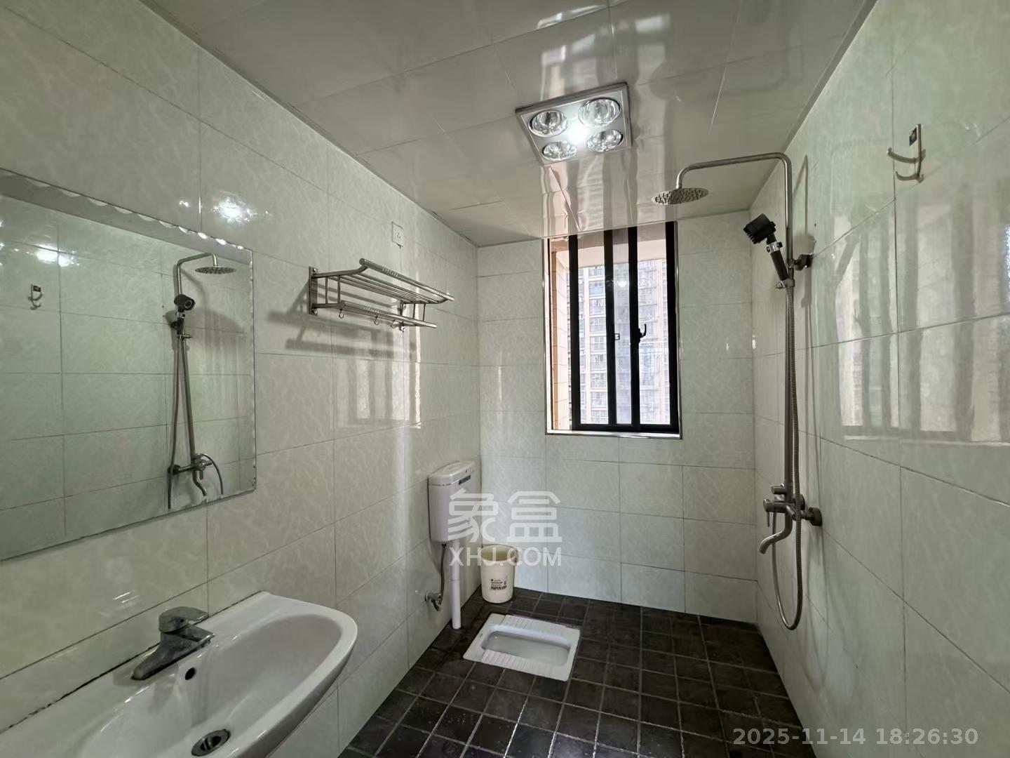 百纳广场（百纳公寓）  3室2厅1卫    3200.0元/月室内图