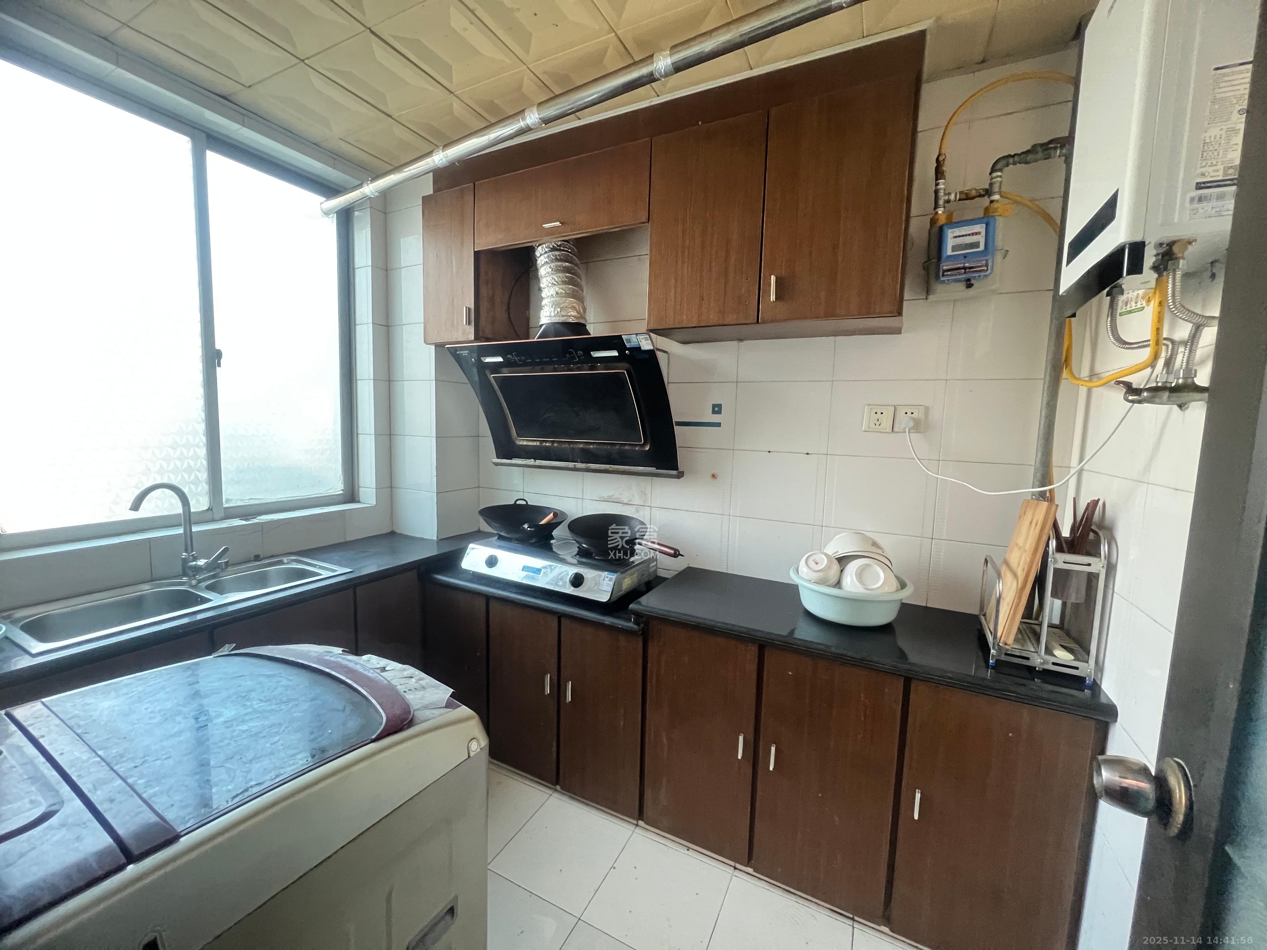 中南汽车世界 2室2厅1卫 1000.0元/月 中南汽车世界 2室2厅1卫 1000.0元/月室内图