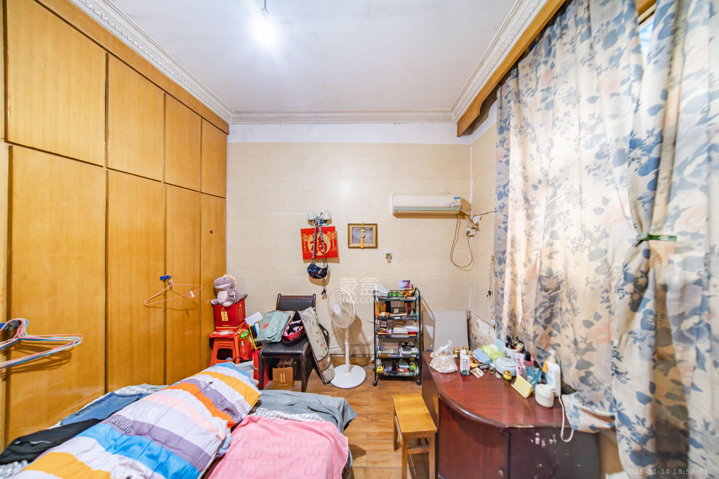 湘雅医院职工宿舍南院 3室1厅1卫 72.0万 湘雅医院职工宿舍南院 3室1厅1卫 72.0万卧室