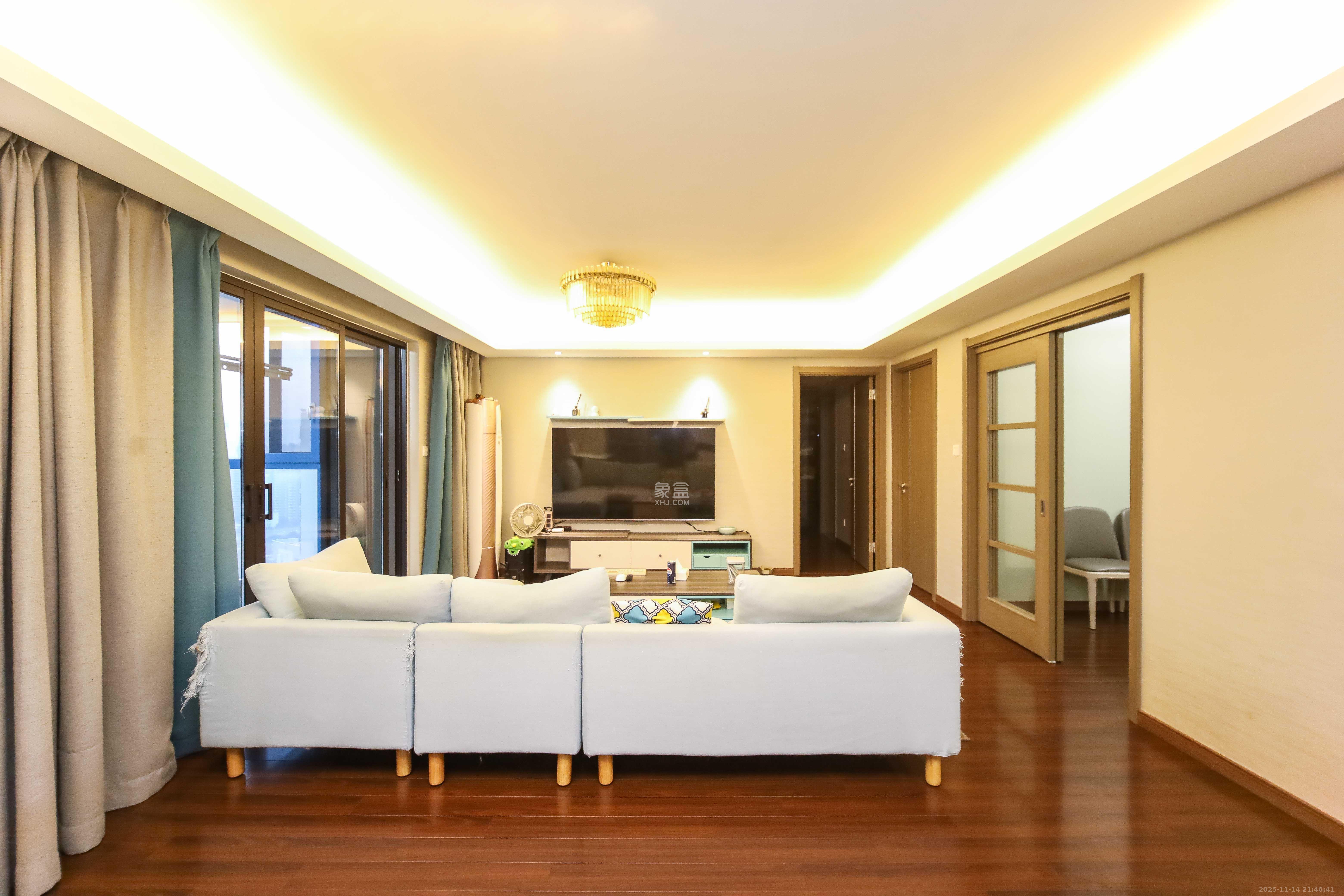 万科金域蓝湾 4室2厅2卫 185.0万 万科金域蓝湾 4室2厅2卫 185.0万客厅