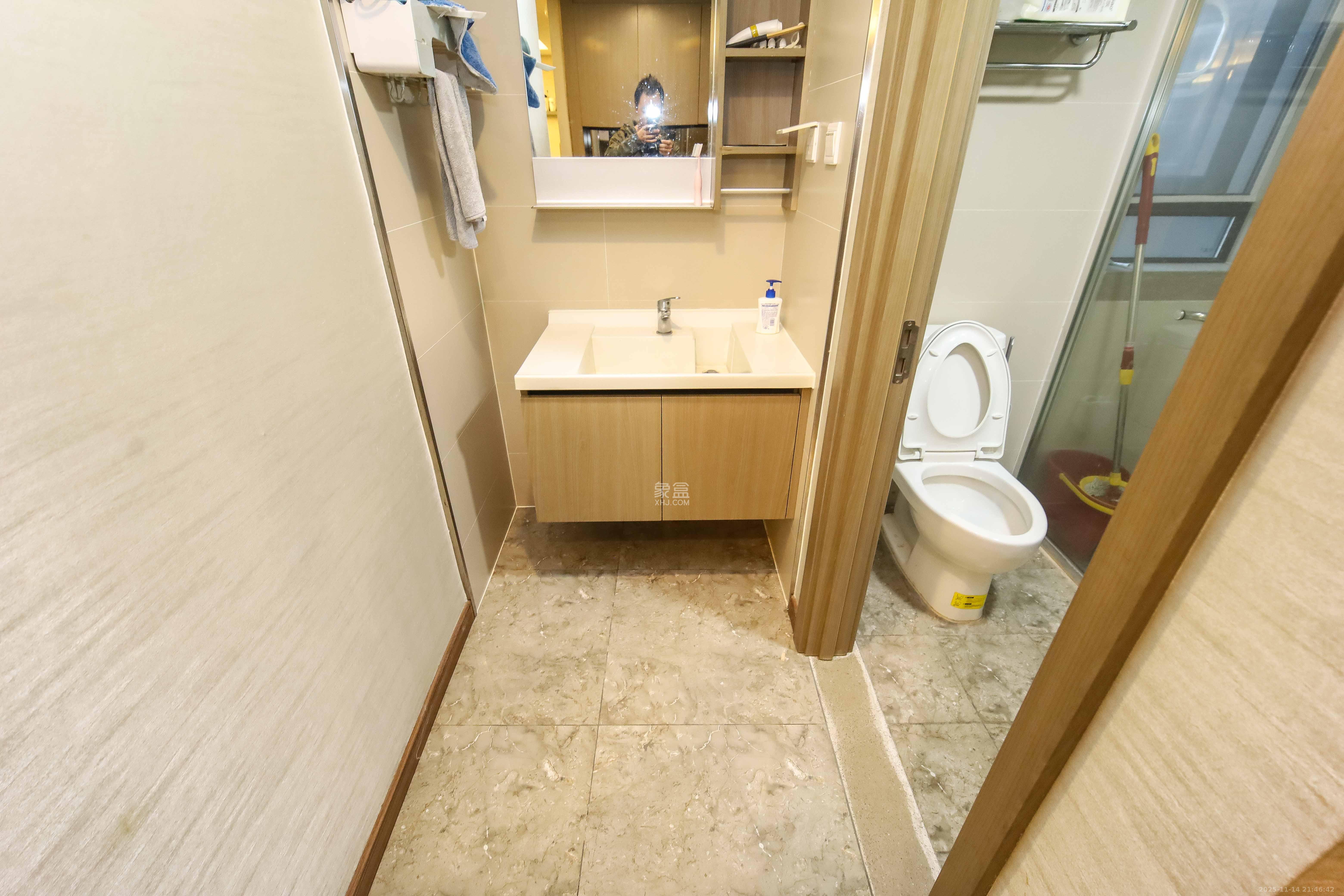 万科金域蓝湾  4室2厅2卫    185.0万卫生间