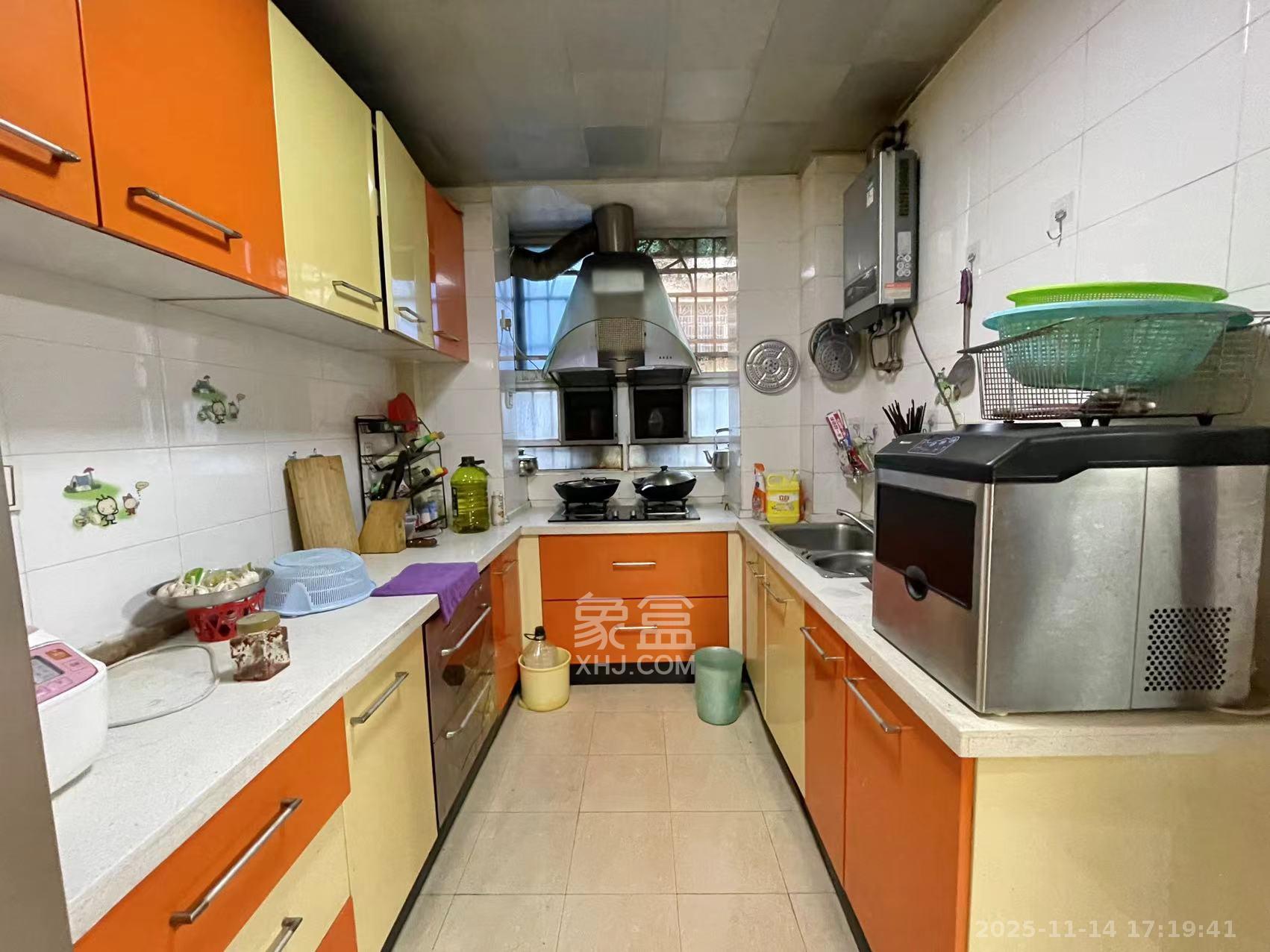 众立小区  1室2厅1卫    3200.0元/月室内图