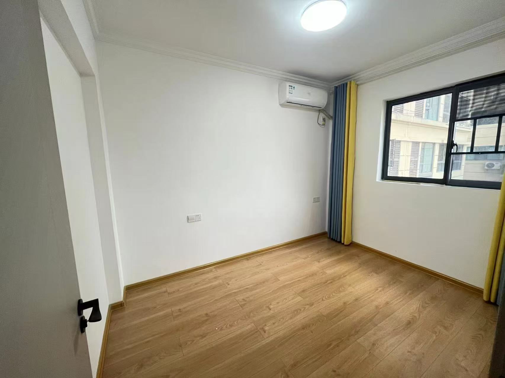 天门中央广场 3室2厅2卫 2300.0元/月 天门中央广场 3室2厅2卫 2300.0元/月室内图