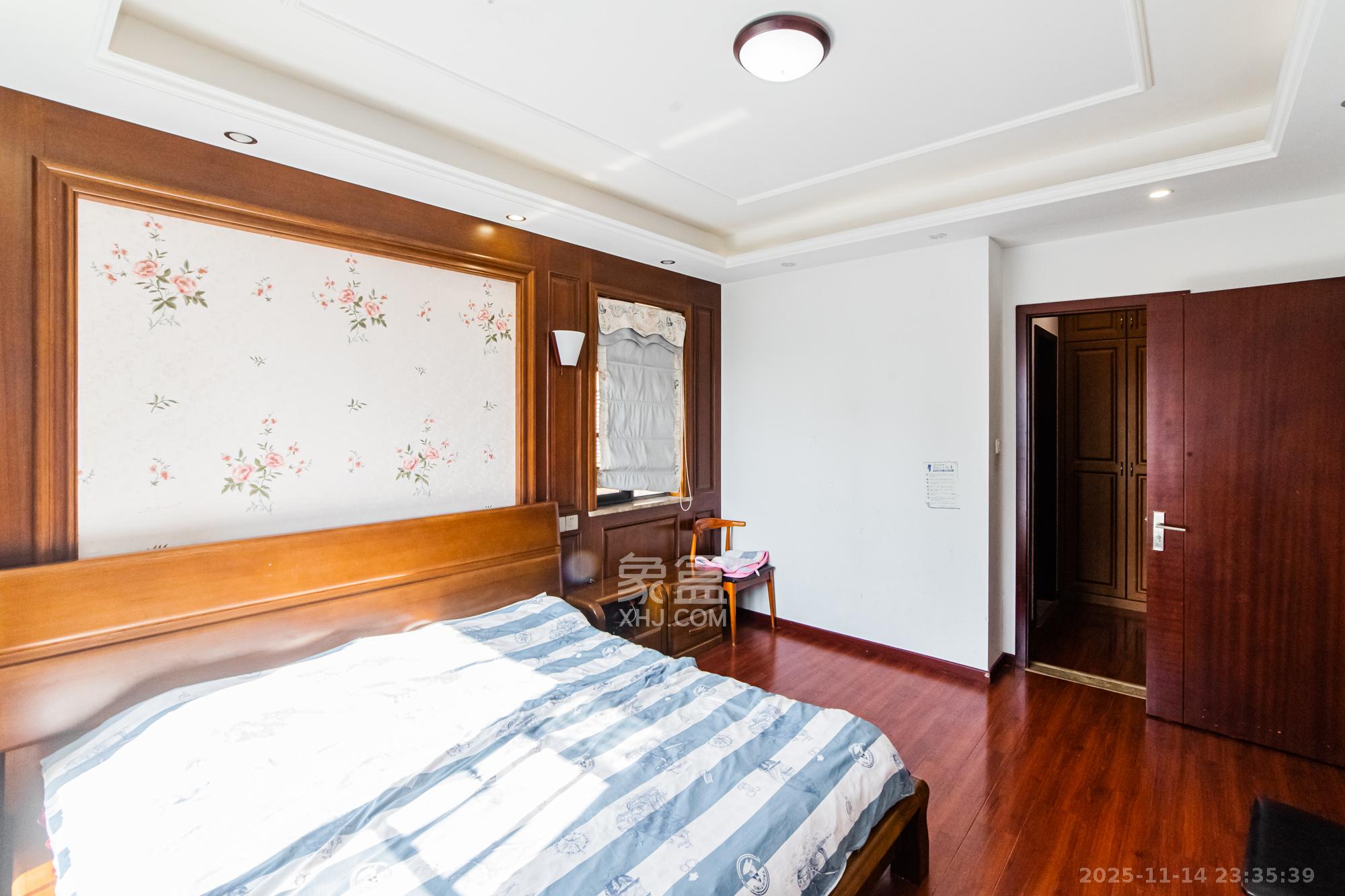 珠江郦城公园1号 3室2厅2卫 180.0万 珠江郦城公园1号 3室2厅2卫 180.0万卧室