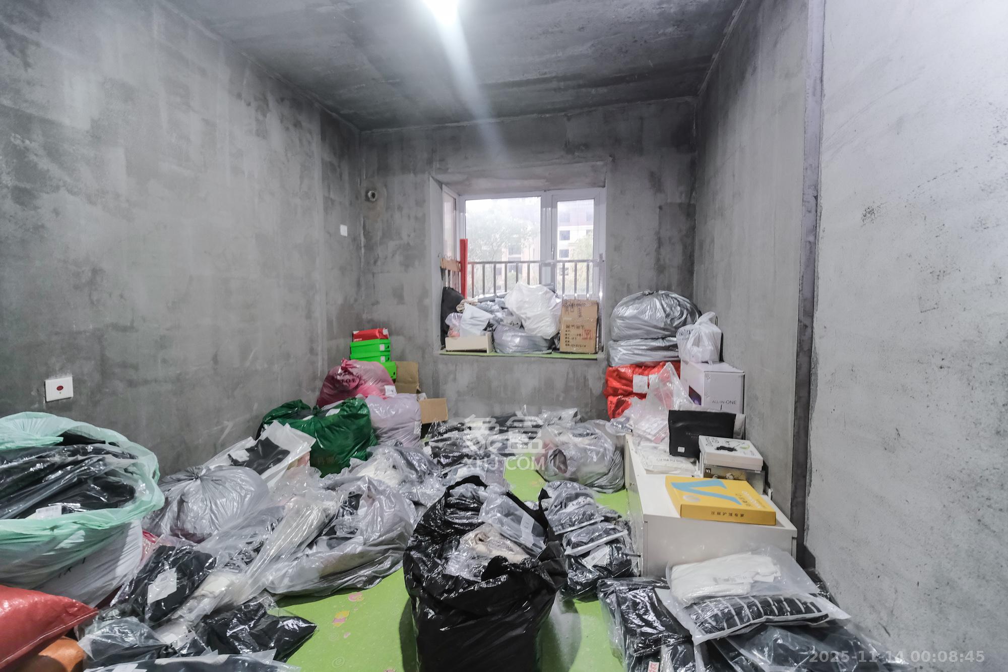 和悦城(蟠龙景苑)  3室2厅1卫    72.0万卧室