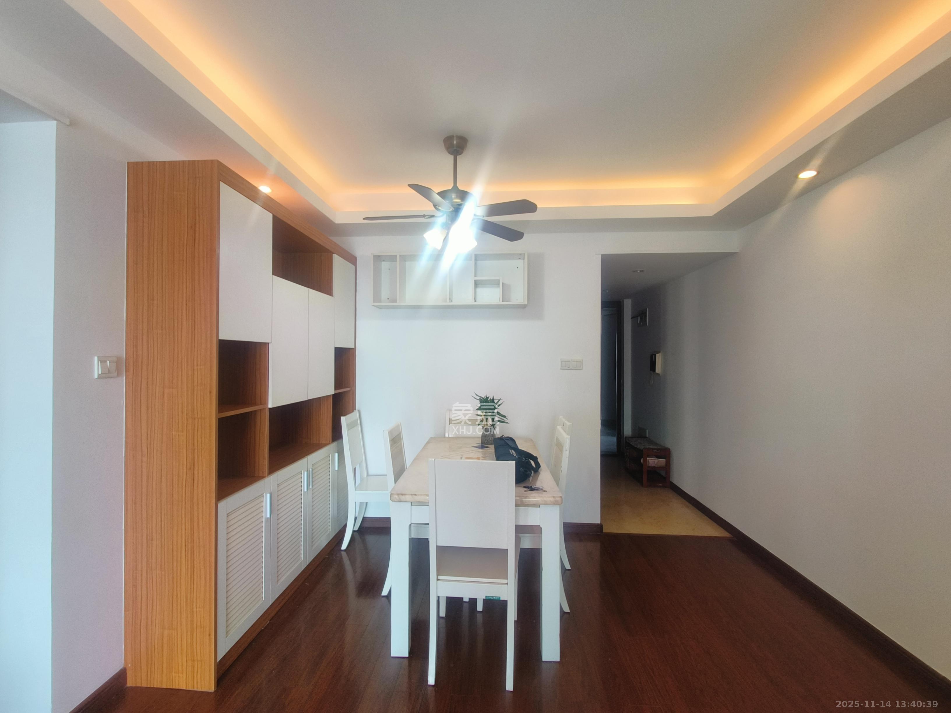 万科城 3室2厅1卫 2400.0元/月 万科城 3室2厅1卫 2400.0元/月室内图