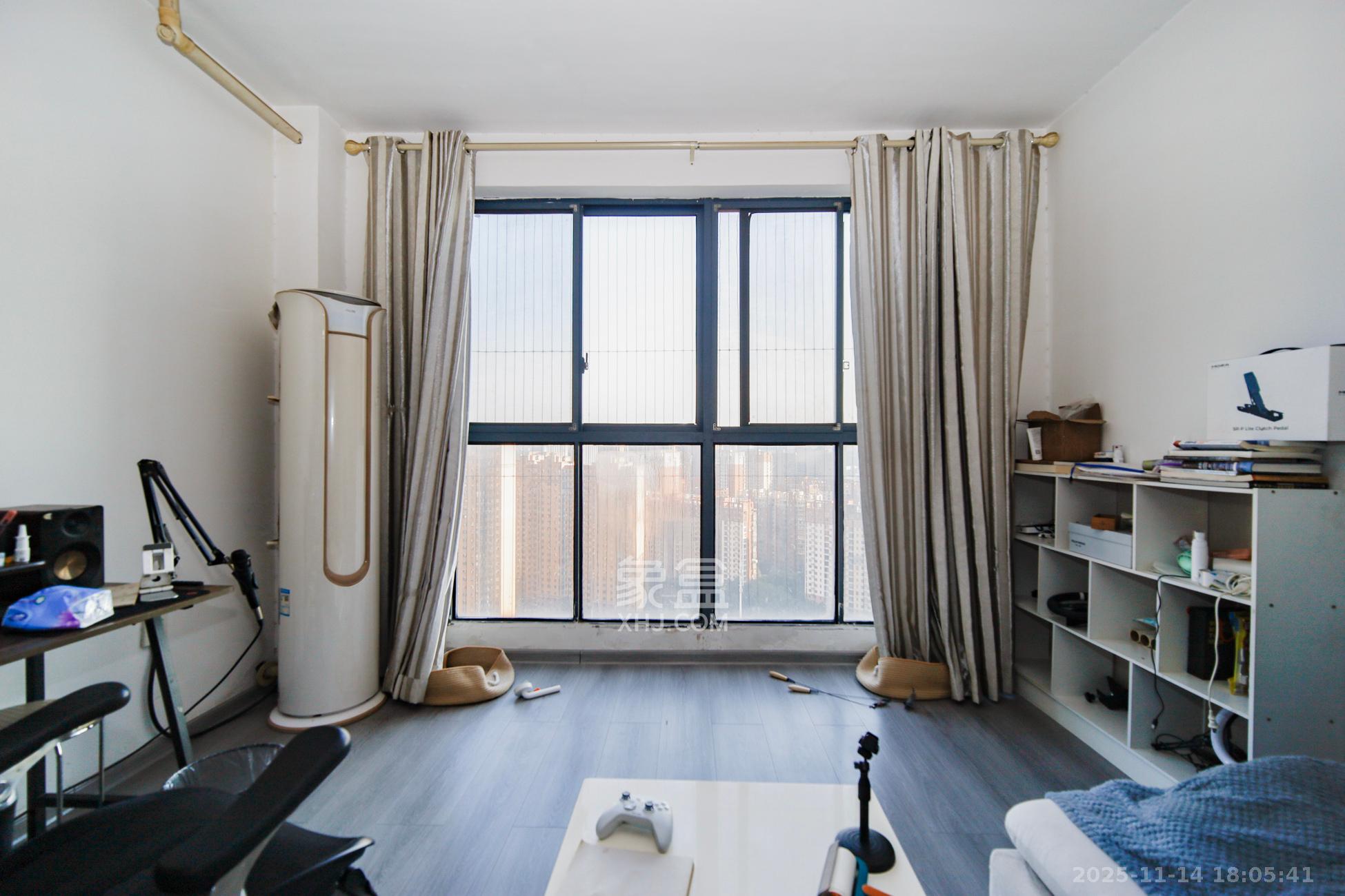 新盛珑璟台  2室2厅1卫    75.8万阳台