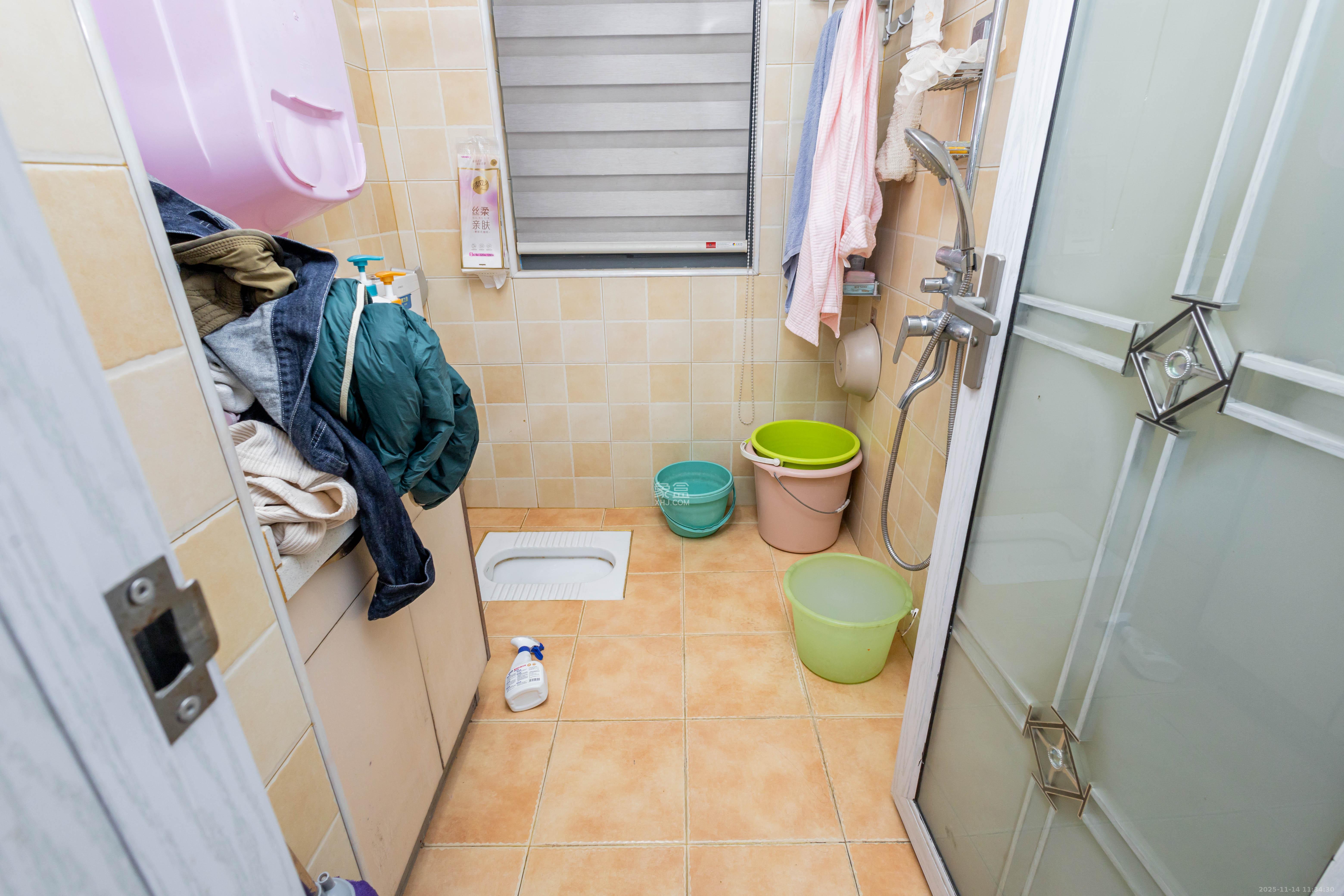 海德公园 4室2厅1卫 89.8万 海德公园 4室2厅1卫 89.8万卫生间