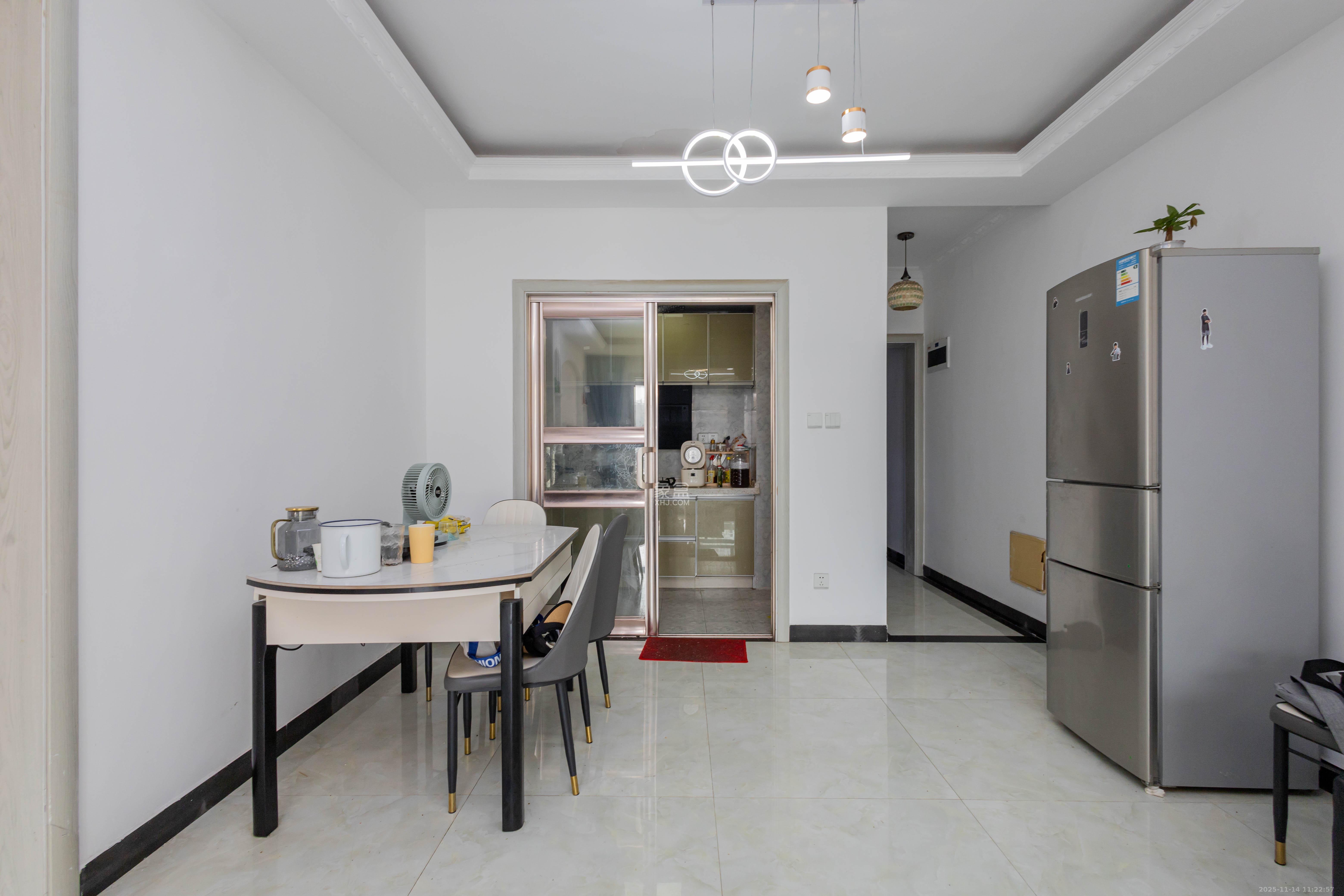 中国铁建国际城二期  3室2厅1卫    43.8万客厅