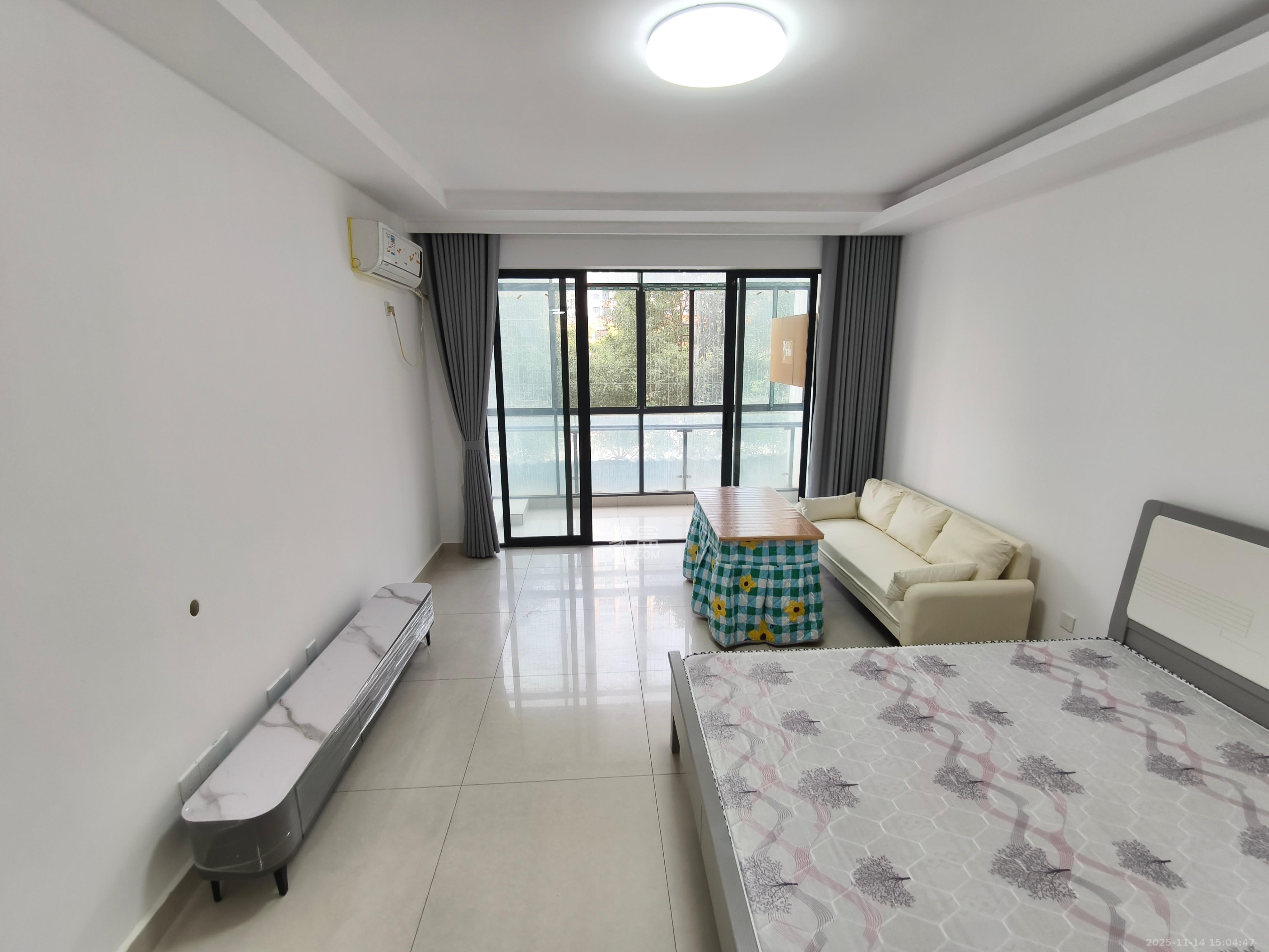 阳光100三期  1室1厅1卫    1500.0元/月