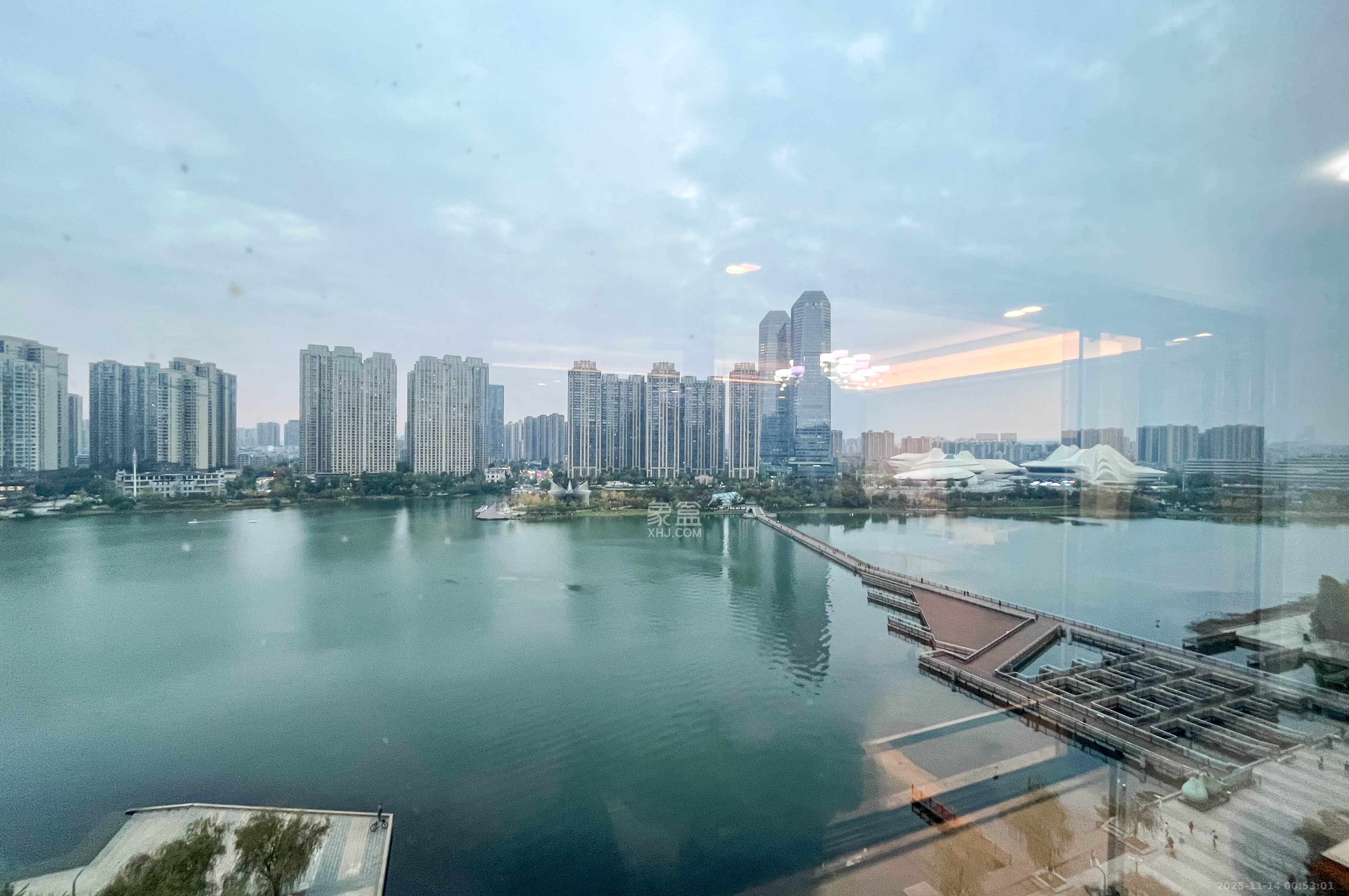 中海梅溪湖壹号  4室2厅2卫    700.0万其他