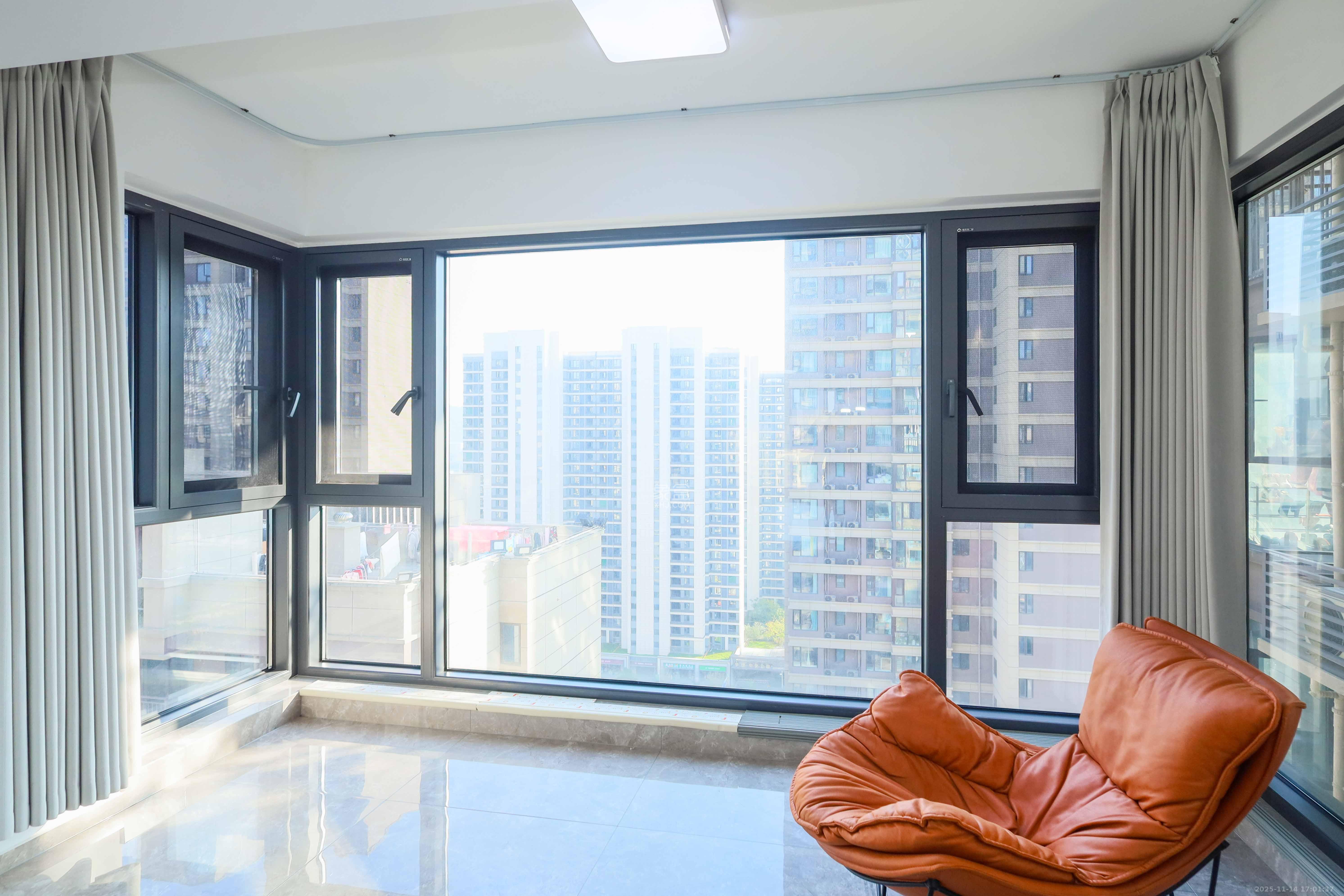 招商华发依云曦城  4室2厅2卫    121.8万阳台