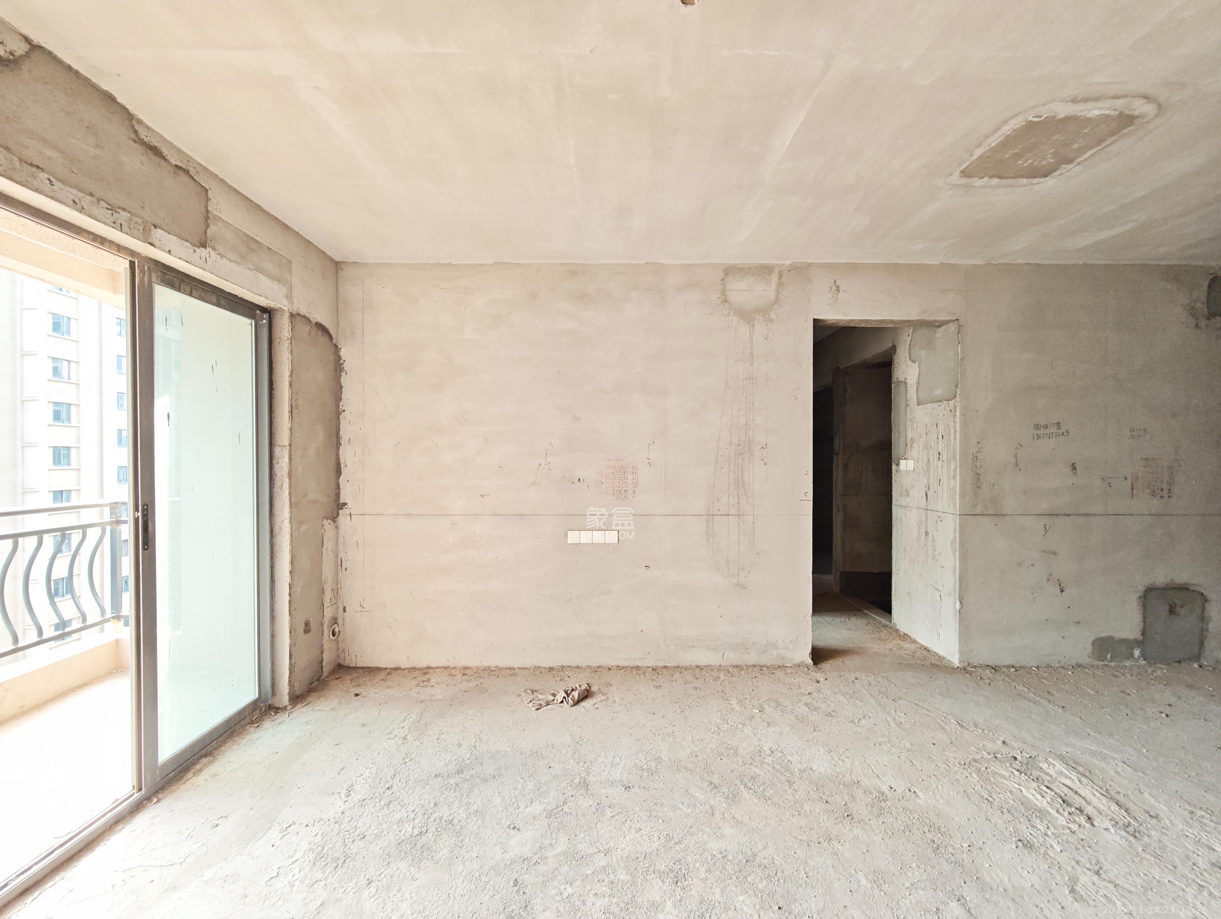 碧桂园南城首府(东宸林海) 3室2厅2卫 72.8万 碧桂园南城首府(东宸林海) 3室2厅2卫 72.8万客厅