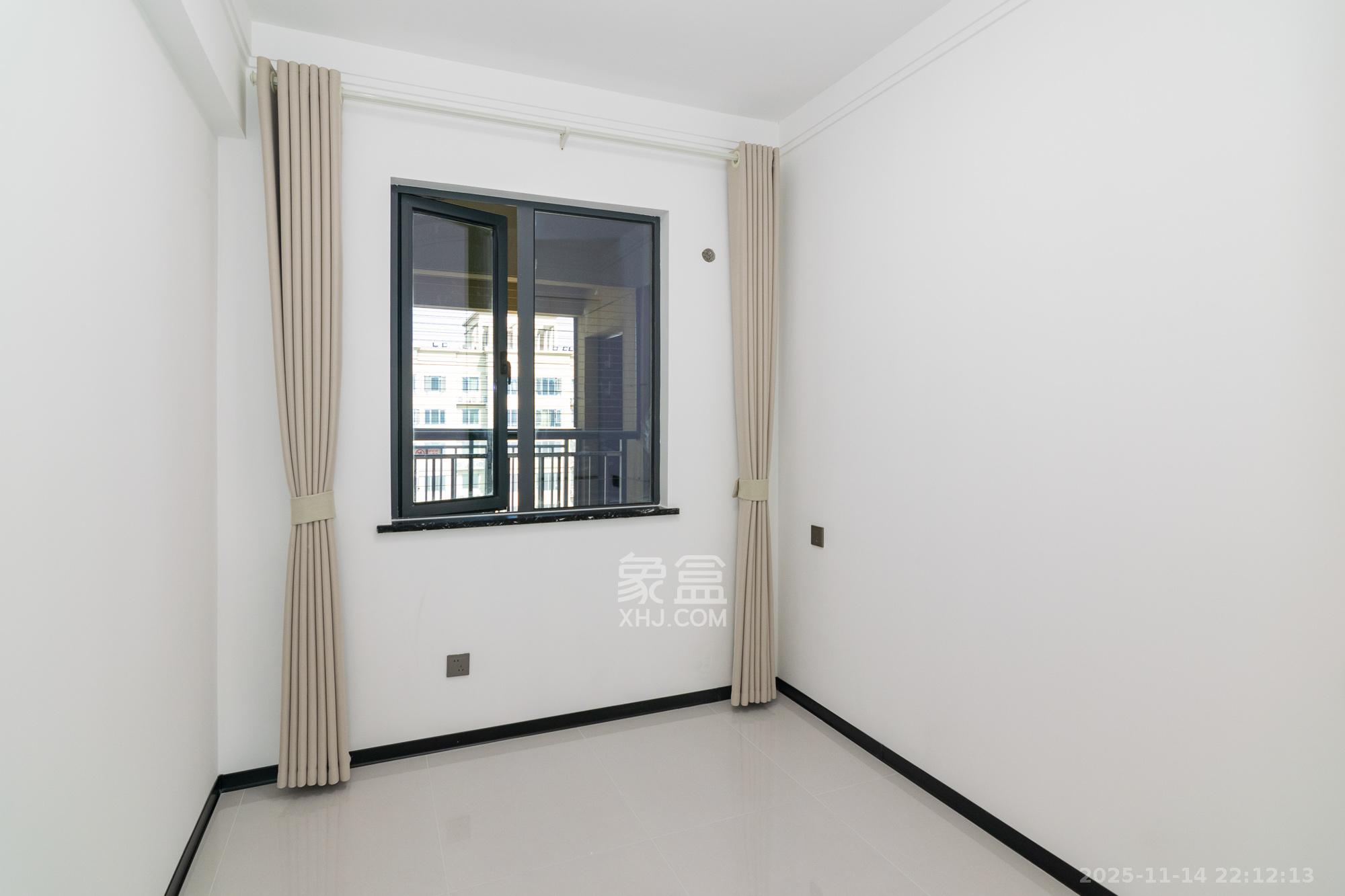 澳海月亮湾  4室2厅2卫    82.8万卧室